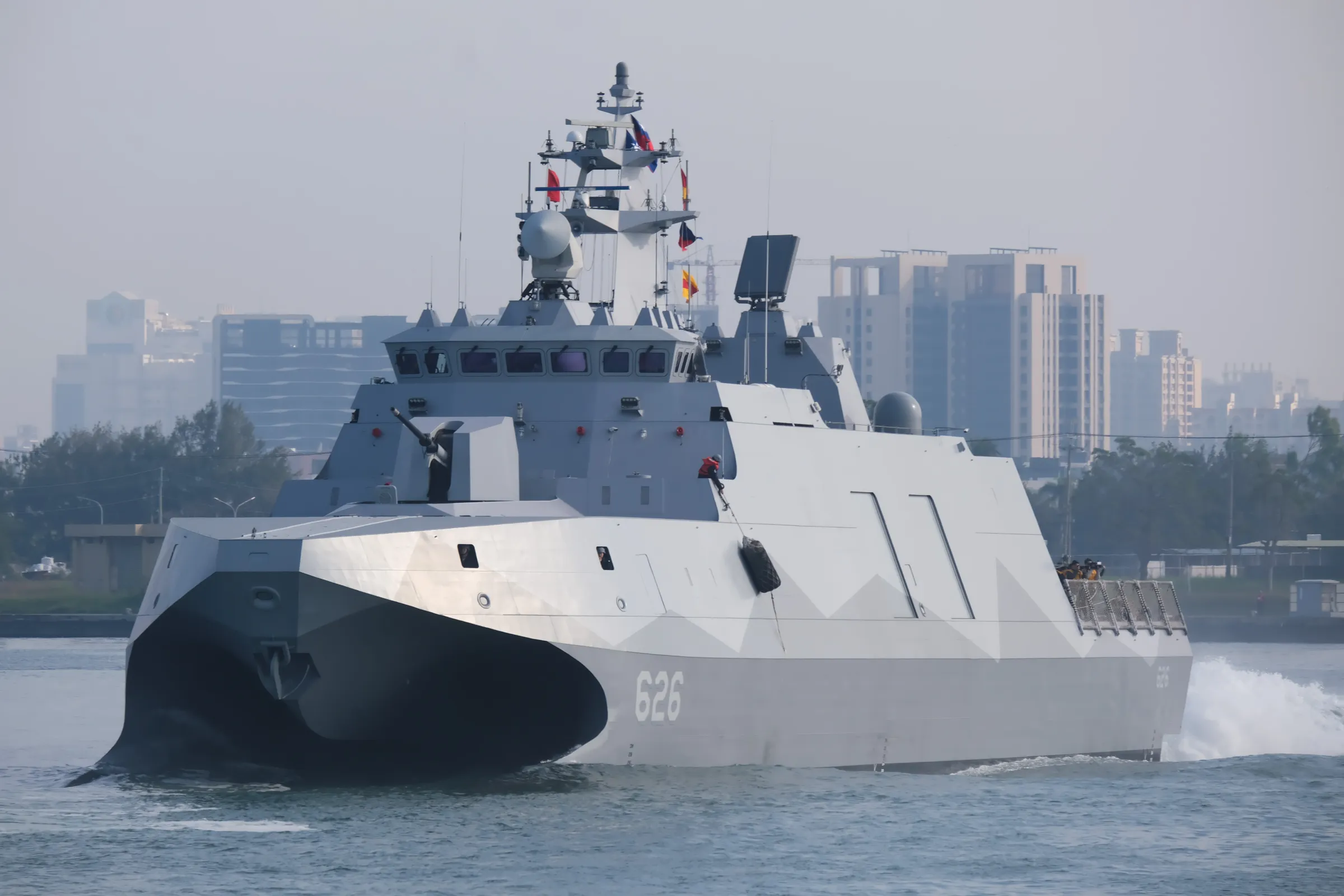 20250109-國防部9日在海軍左營基地進行「民國114年春節加強戰備媒體邀訪活動」,圖為沱江級巡邏艦。(劉偉宏攝)
