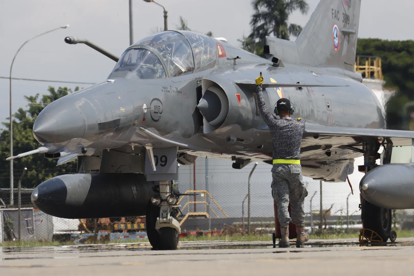 哥倫比亞是全球唯二、仍在使用以色列研製的「幼獅」戰機(IAI Kfir)國家。(翻攝自哥國空軍)