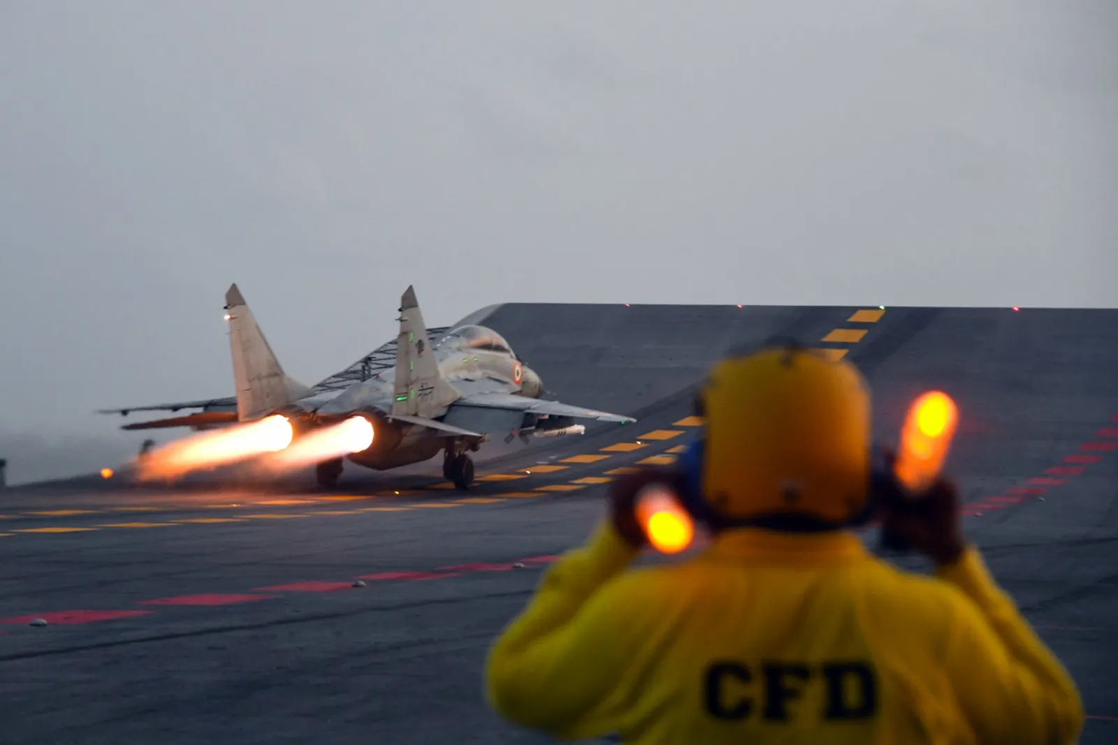 印度海軍現役航空母艦艦載機:俄規米格29K準備起飛。(翻攝自印度海軍)