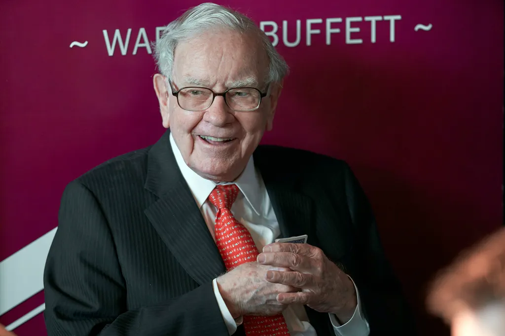 2019年5月5日。巴菲特(Warren Buffett)在內布拉斯加州奧馬哈舉行的波克夏海瑟威年度股東大會後玩橋牌。(AP)