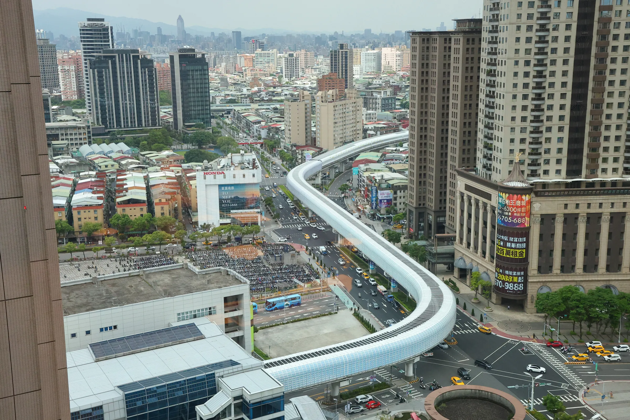 20250509-新板特區,板橋車站周邊,捷運環狀線。(顏麟宇攝)