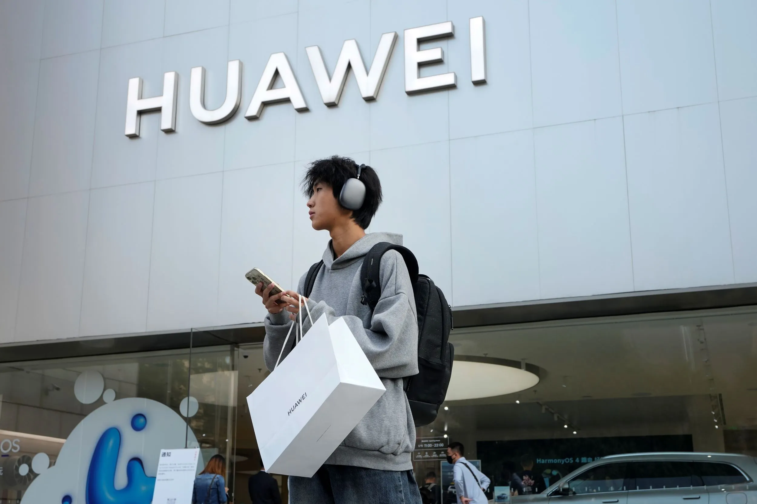 中国の有名テクノロジーブランド Huawei(AP通信)