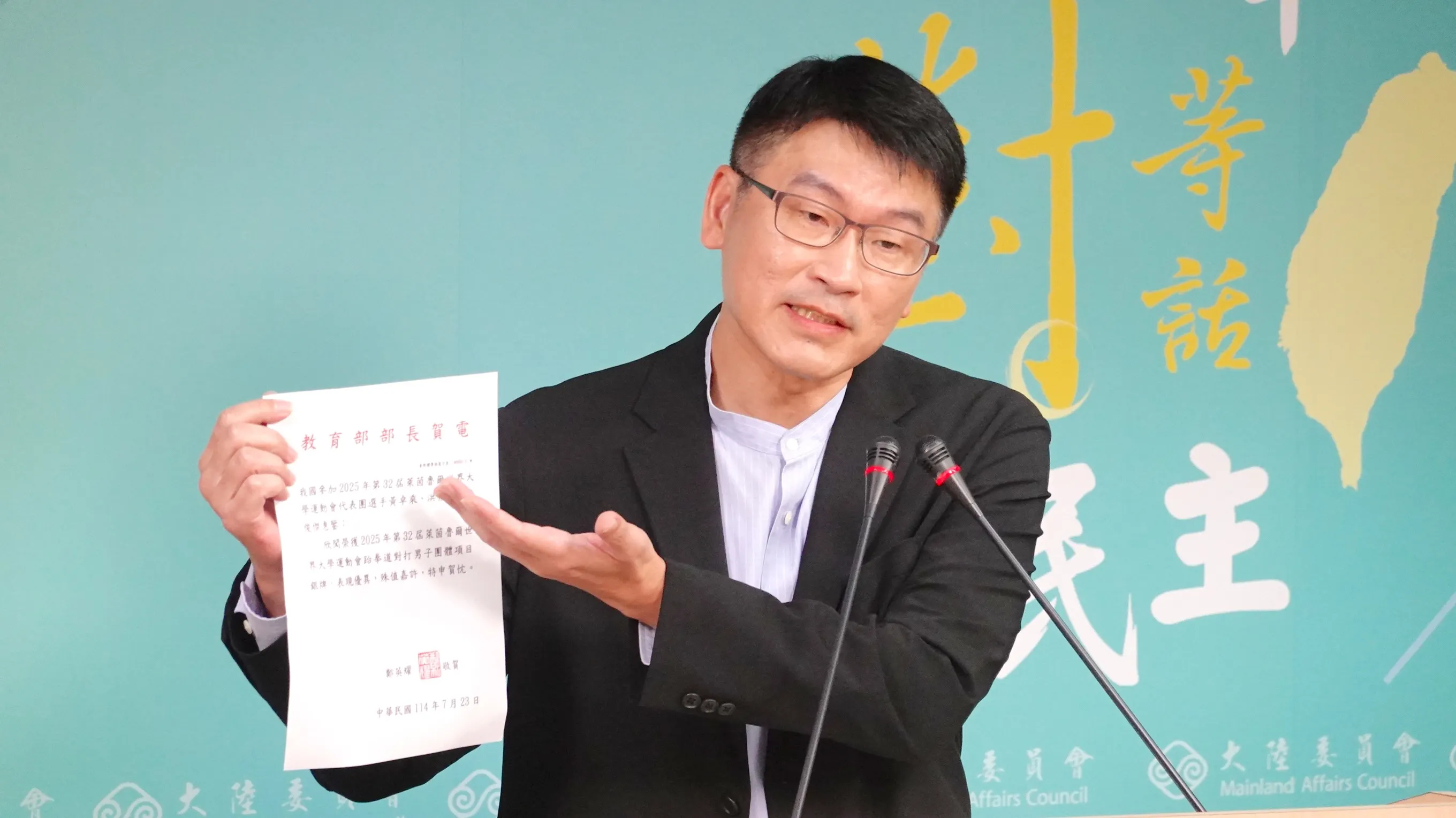 陸委會副主委梁文傑7月24日舉行例行記者會,回應大陸方面搶奪我世大運選手賀電議題。(楊騰凱攝)