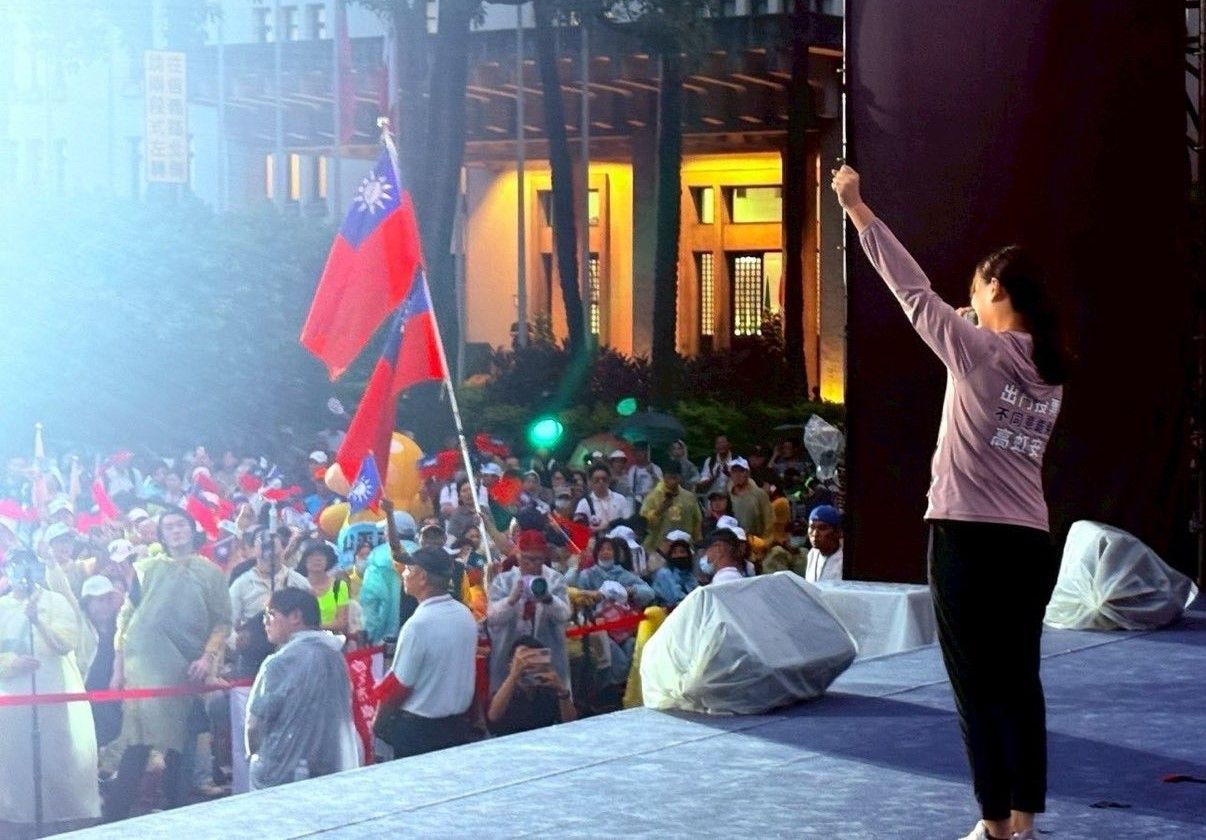 高虹安呼籲選民珍惜民主制度,明天投下「不同意罷免」票數。(圖/新竹保安隊提供)