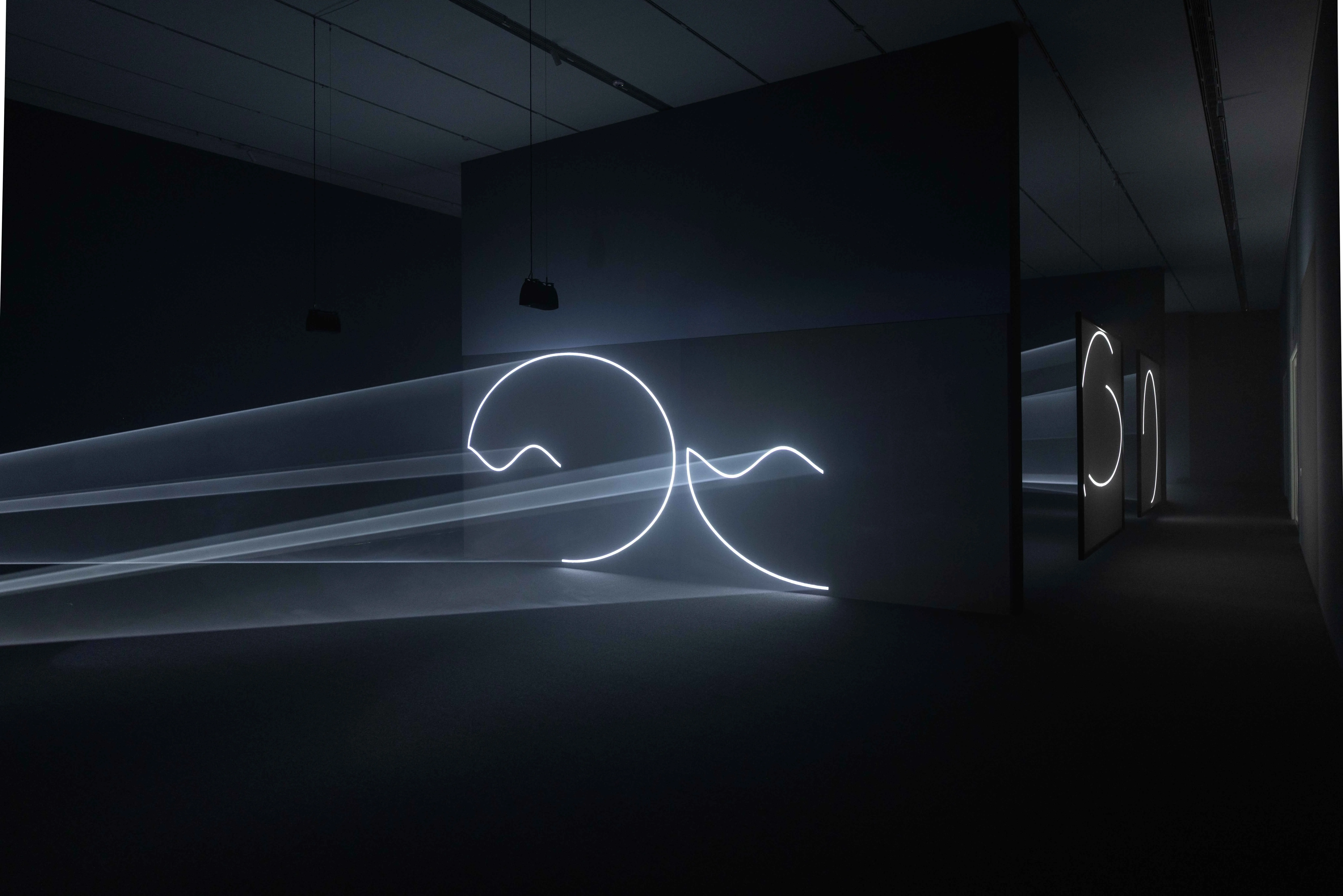 20250725-「光之雕塑家」安東尼・麥考爾首度在台個展7月26日富邦美術館震撼登場,聚焦呈現麥考爾固體光系列代表作,帶您橫越光影與時間的沉浸之旅。(富邦美術館提供)