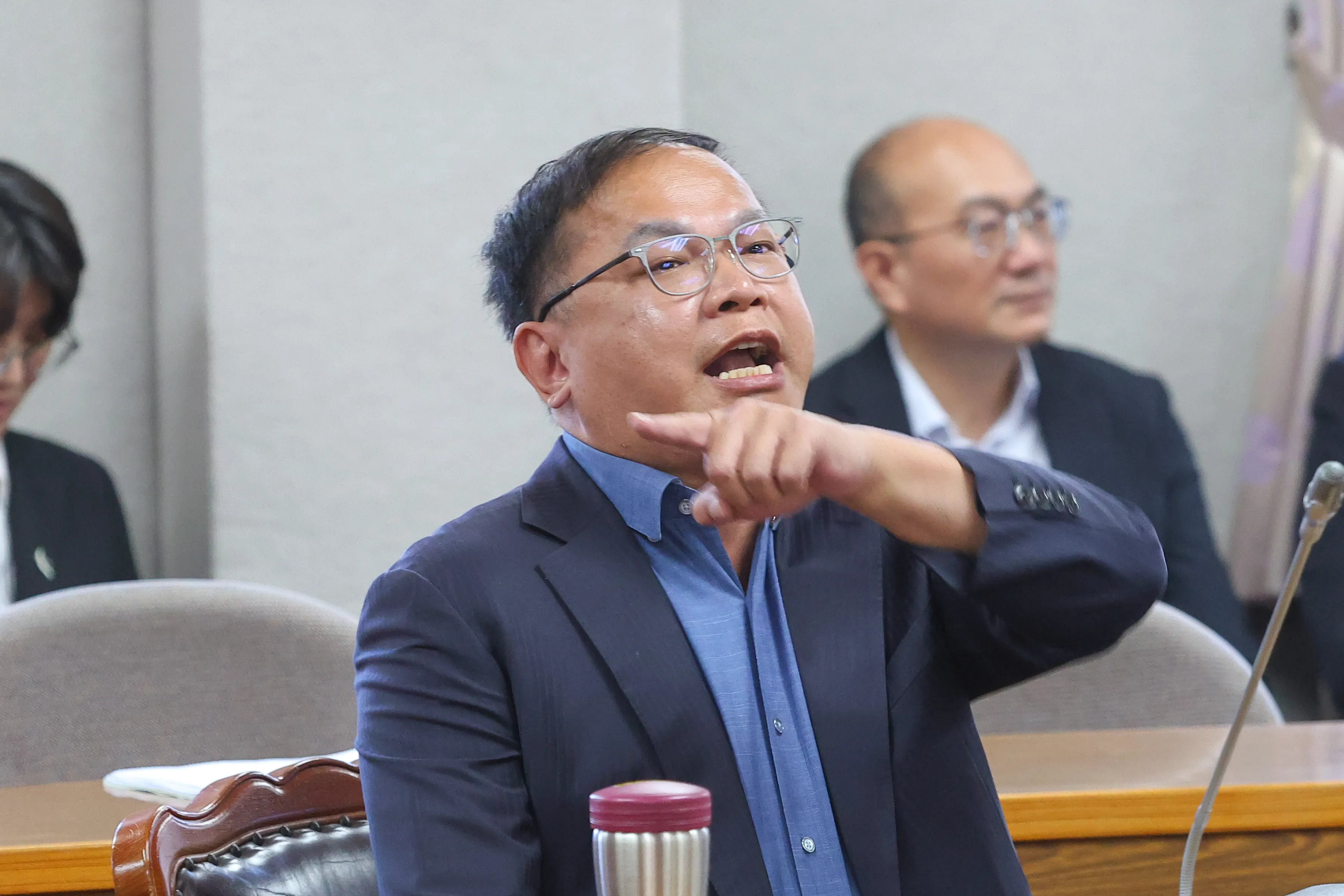 20250828-民進黨立委王義川28日於司法法制委員會與召委吳宗憲發生爭執。(顏麟宇攝)