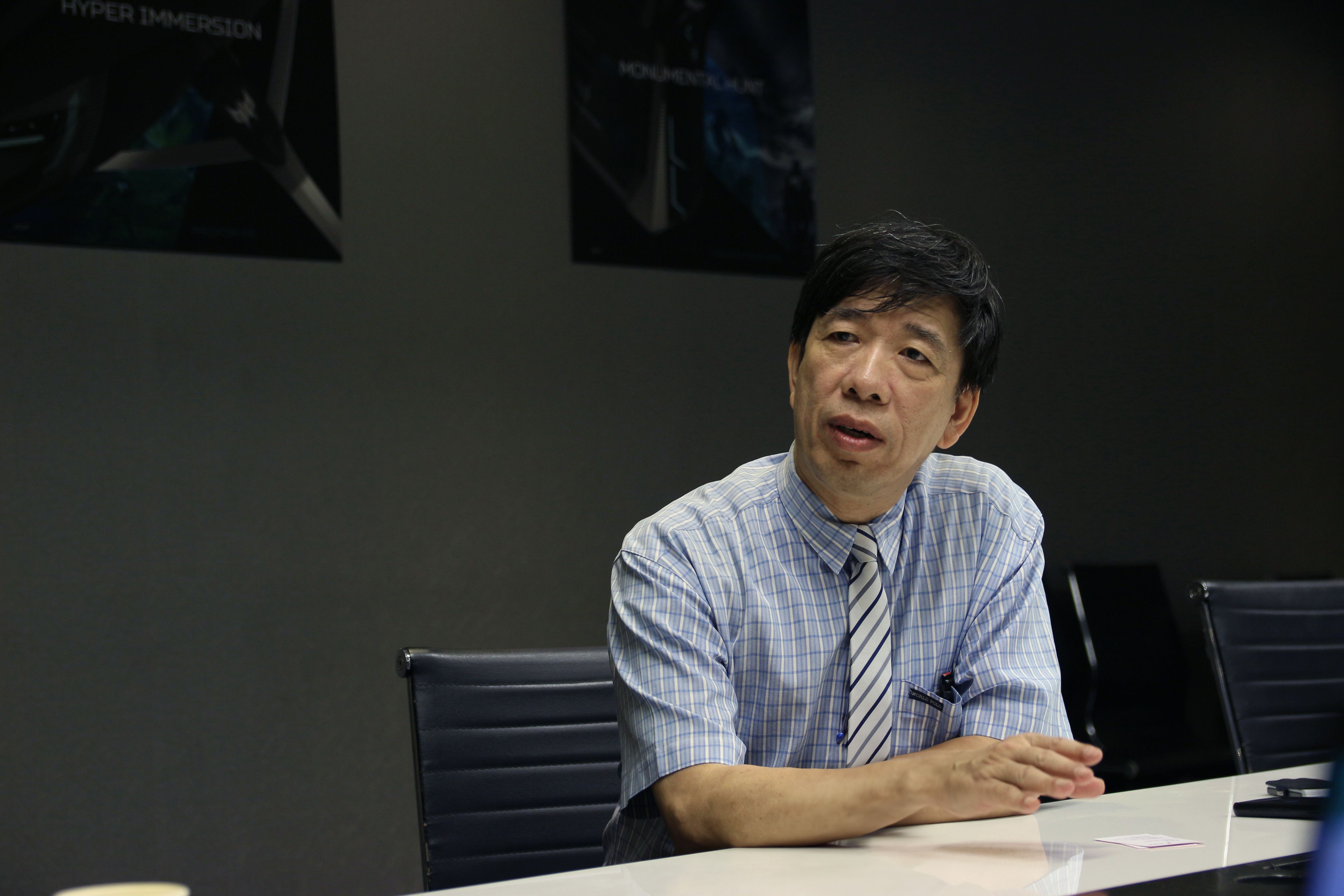 図: 臺中栄総の整形外科部主任、陳昆輝が「智骨篩VeriOsteo OP」の製品特徴を語り、国際市場での成果を強調する。