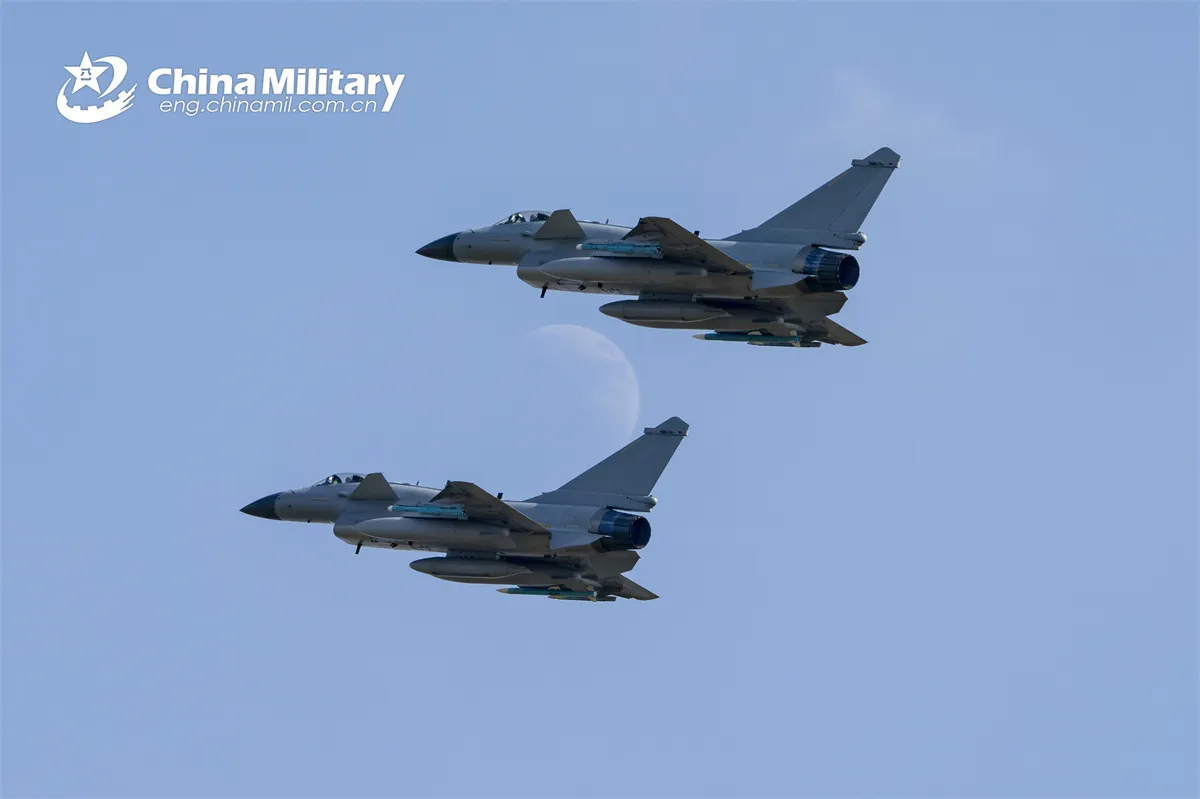 靠著印巴空戰一炮而紅的解放軍殲10C戰機。(翻攝自中國國防部)