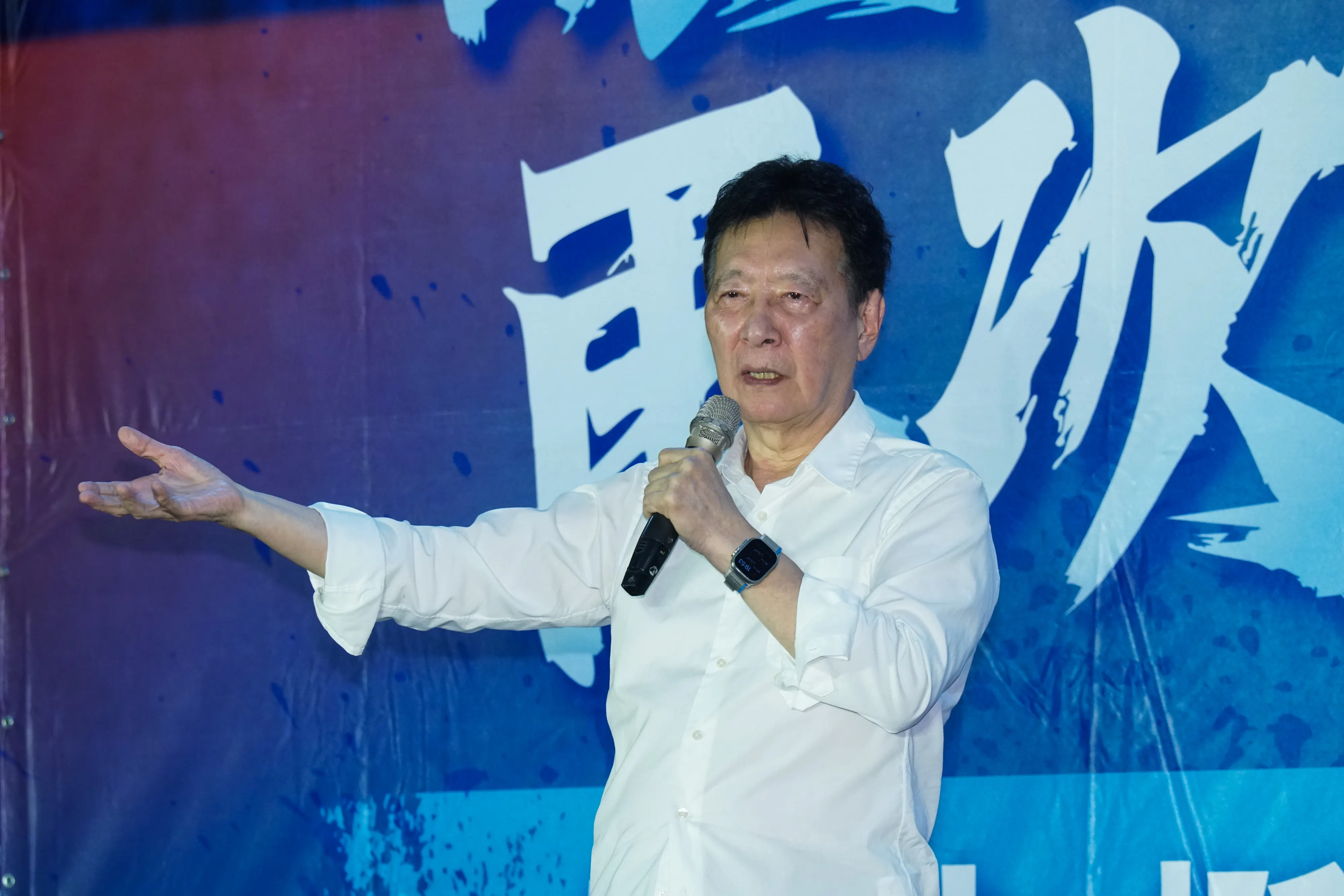 20251017-中広董事長趙少康が国民党主席候補者の郝龍斌「挺好!国民党再び偉大に選前の夜」を支援。(蔡親傑撮影)