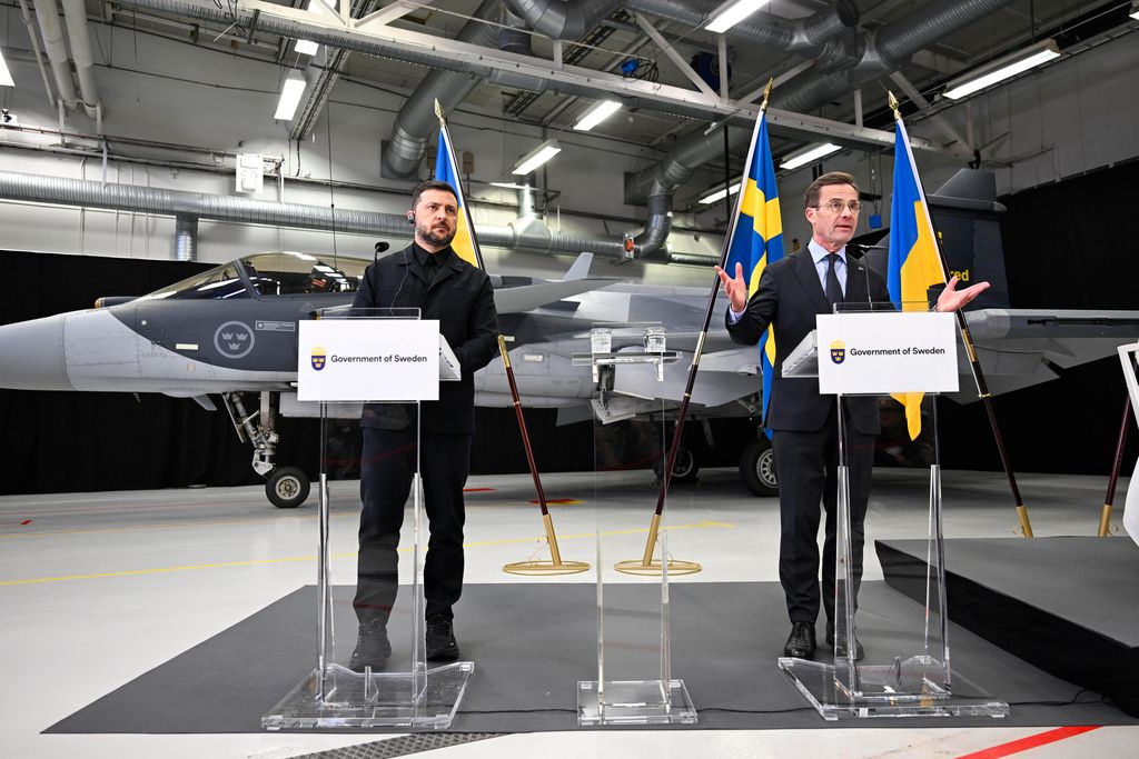 2025年10月22日。ウクライナのウォロディミル・ゼレンスキー大統領とスウェーデンのウルフ・クリステルソン首相がリンシェーピングのSaab社で記者会見を行った。(AP)
