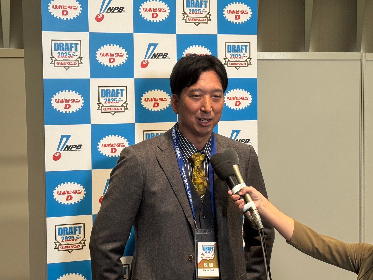 プロ野球ドラフト会議2025。阪神タイガース監督・藤川球児。