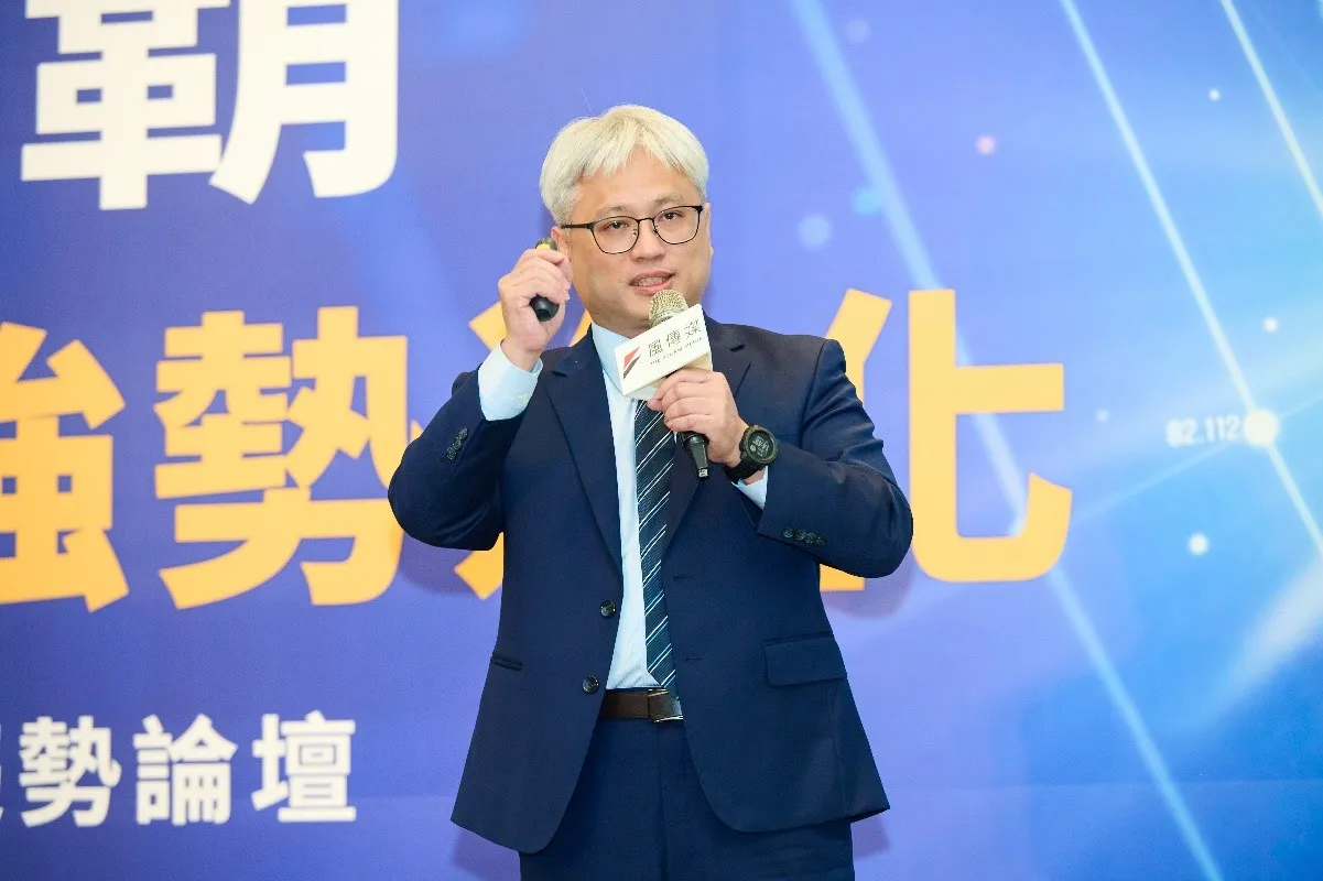 安聯投信基金經理人施政廷呼籲投資人建置具備防禦波動、收益穩定及成長性特色的核心資產,像是兼顧「高股息」、「成長」的主動式ETF。(攝影:蔡孝如)