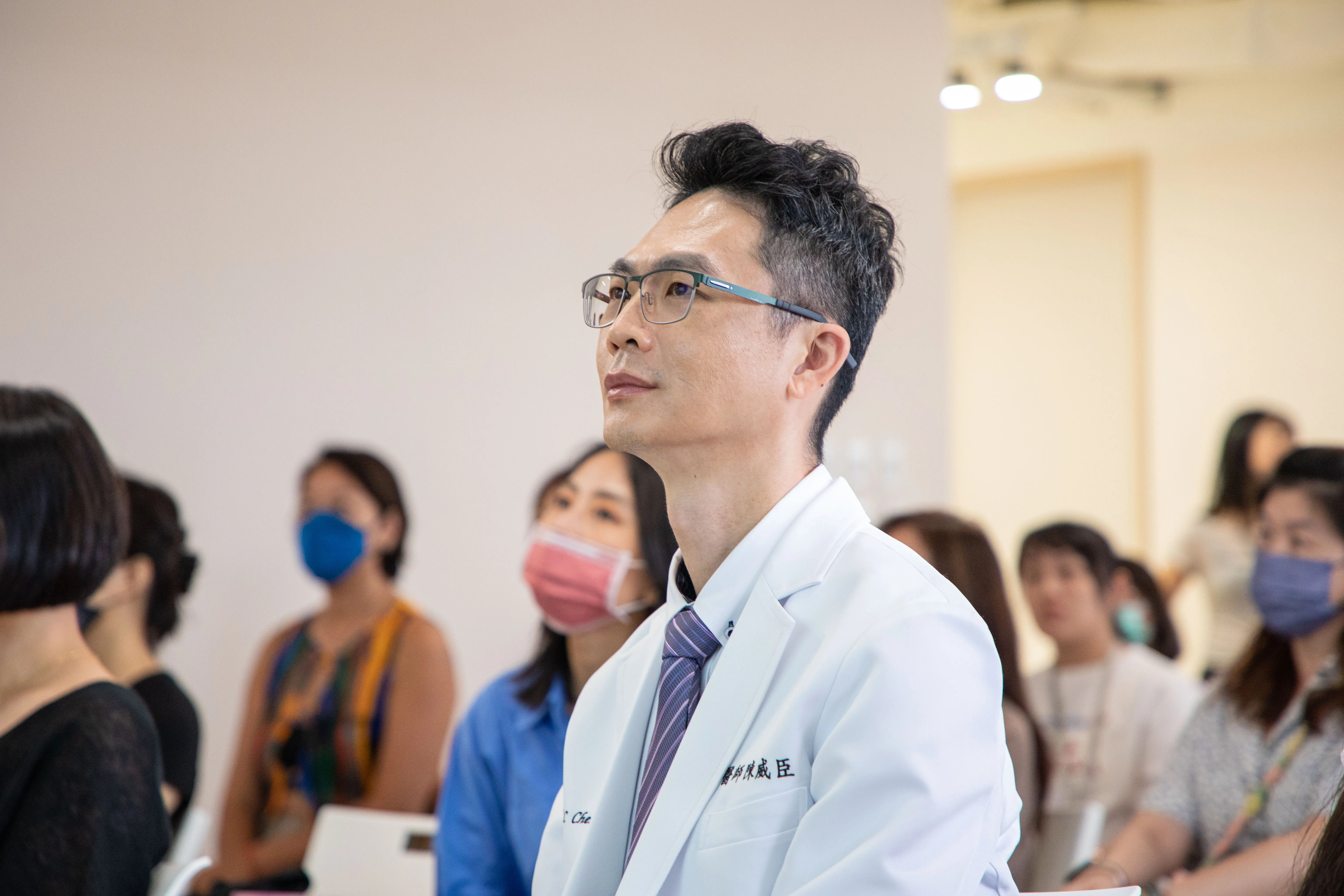 光澤診所整形外科陳威臣醫師出席粉紅絲帶乳癌防治講座(圖_光澤診所提供)