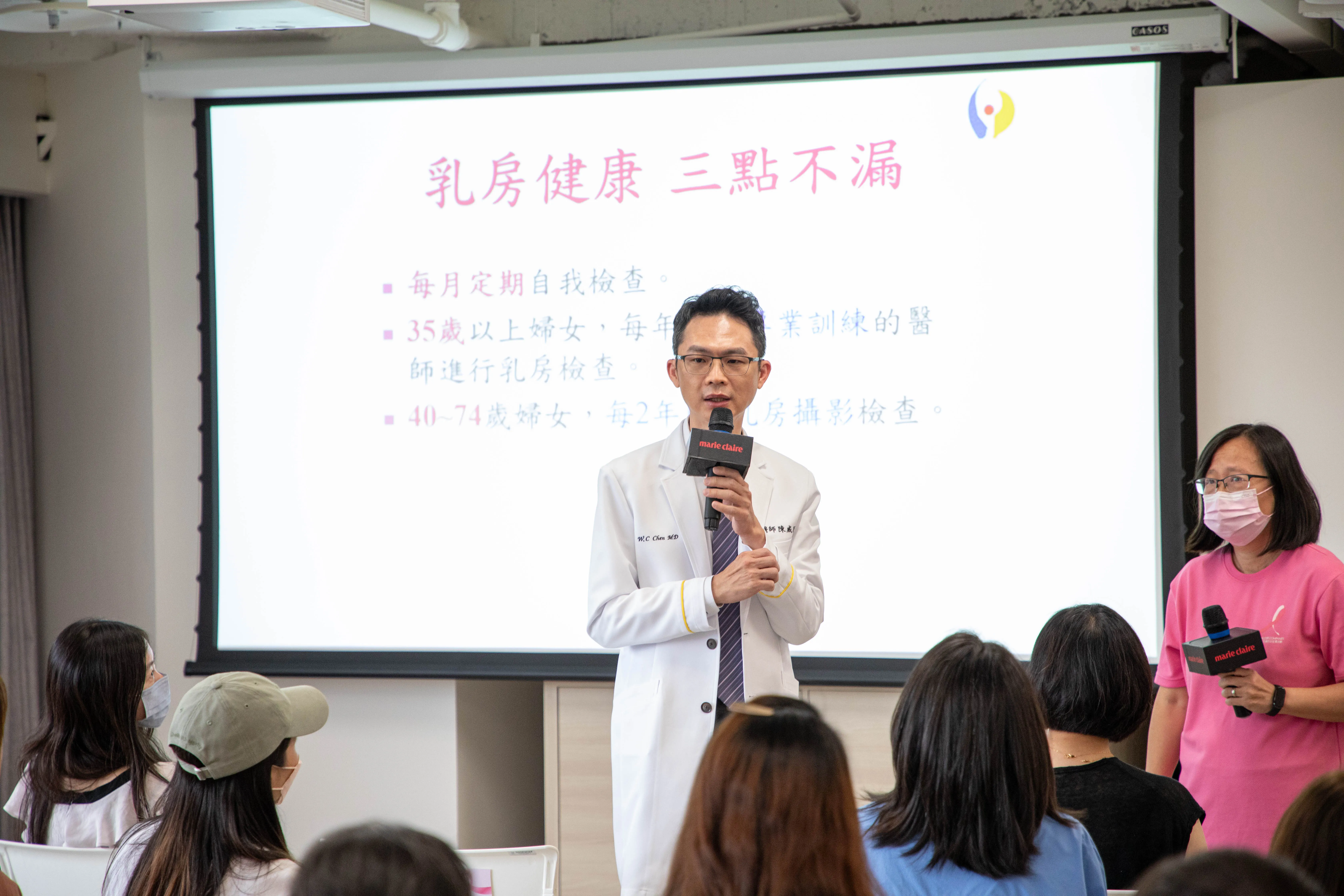 光澤診所整形外科陳威臣醫師與台灣癌症臨床研究發展基金會謝麗鳳護理長共同解述乳房防治健康。(圖_光澤診所提供)