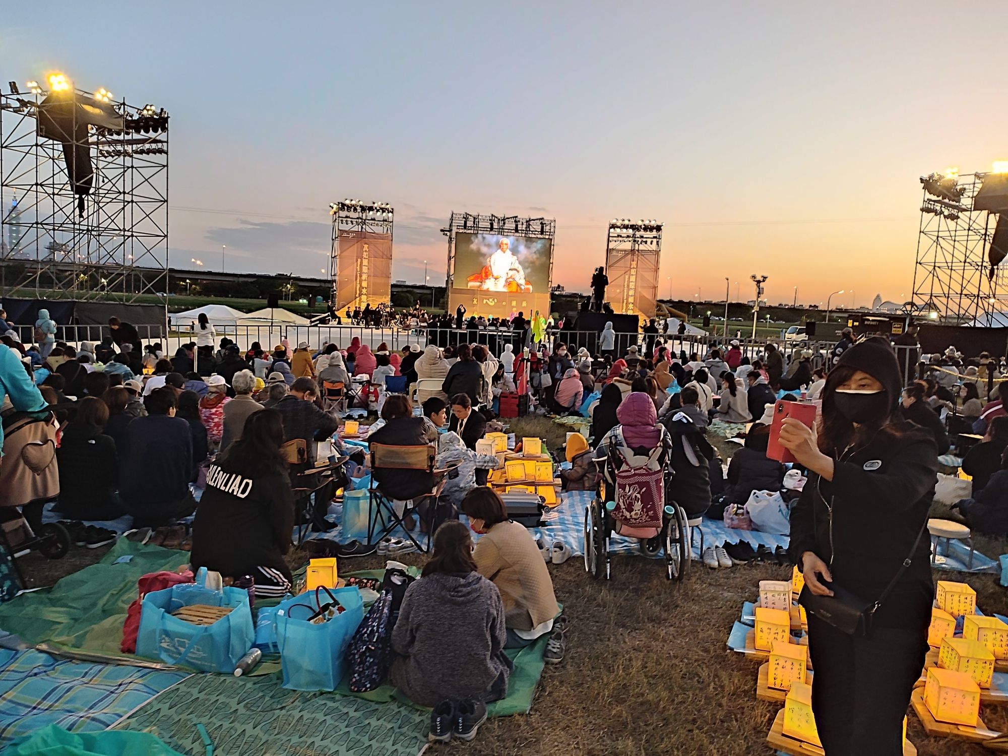 真如苑舉辦的「真如國際祈福水燈節」已超越宗教成為一種共善的聚會。