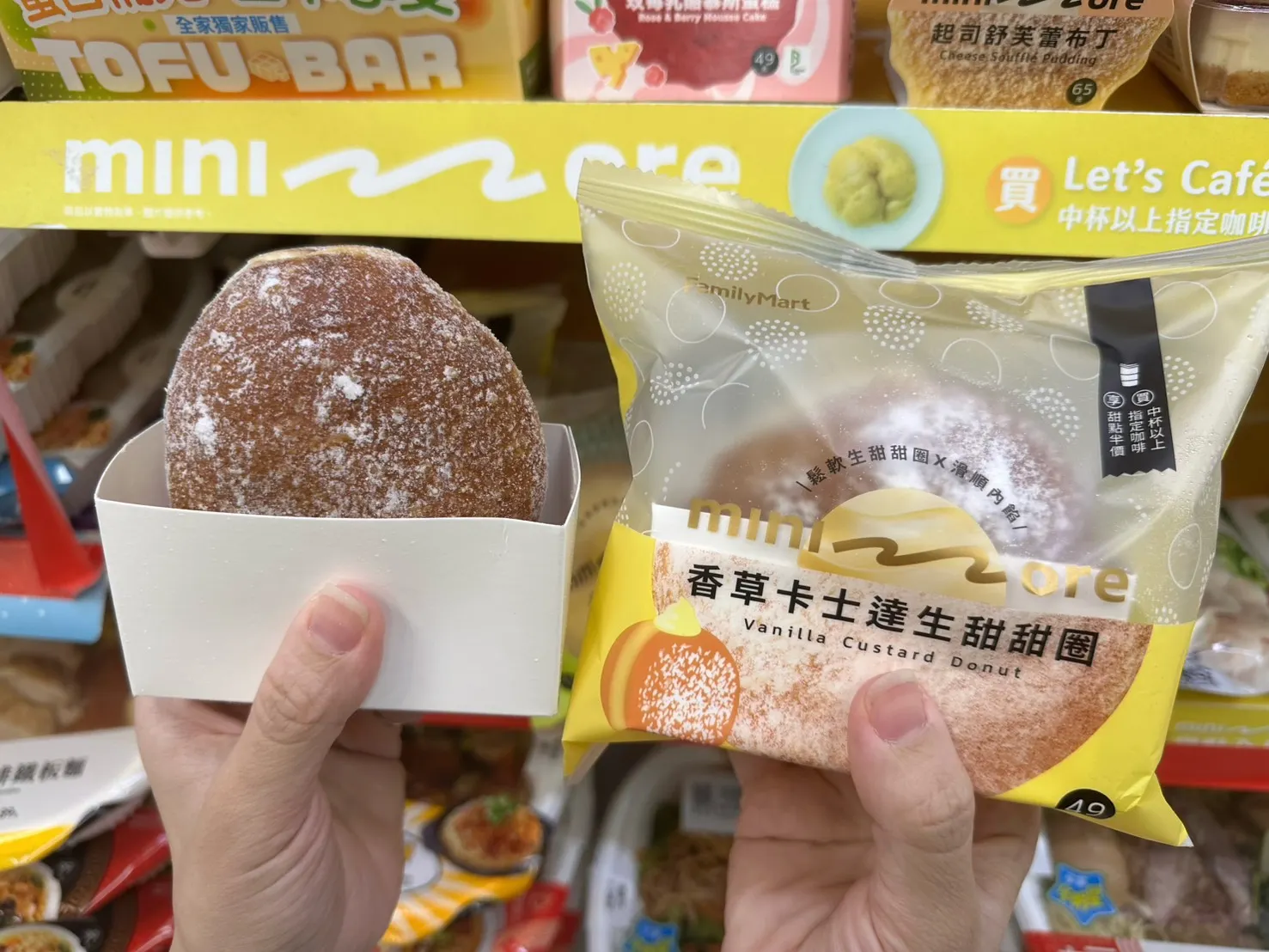 10月再度推出「冷藏甜點+生甜甜圈」,甫推出就直接帶動網友熱烈討論,甚至有網友跑好幾家門市才買到,生甜甜圈的熱銷也同步帶動其他甜點類業績成長,可見甜甜圈的人氣與熱度持續發燒中。