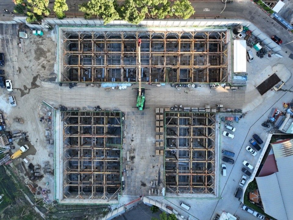 兒童公園地下停車場目前已完成基礎版及地梁混凝土澆置,後續將辦理B3樓版模板組立作業。(圖/台中市政府)