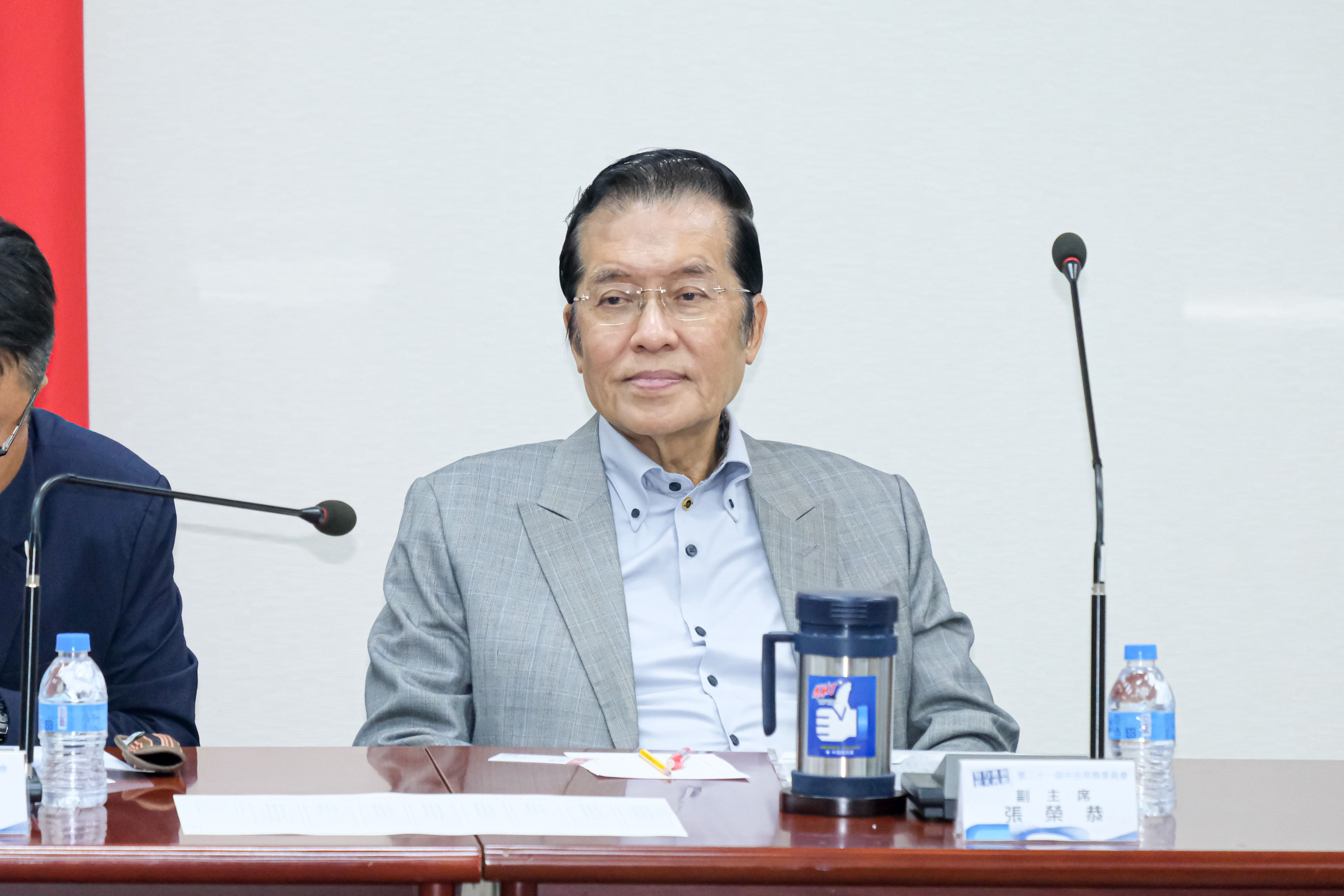 20251210-國民黨副主席張榮恭10日出席國民黨中常會。(劉偉宏攝)