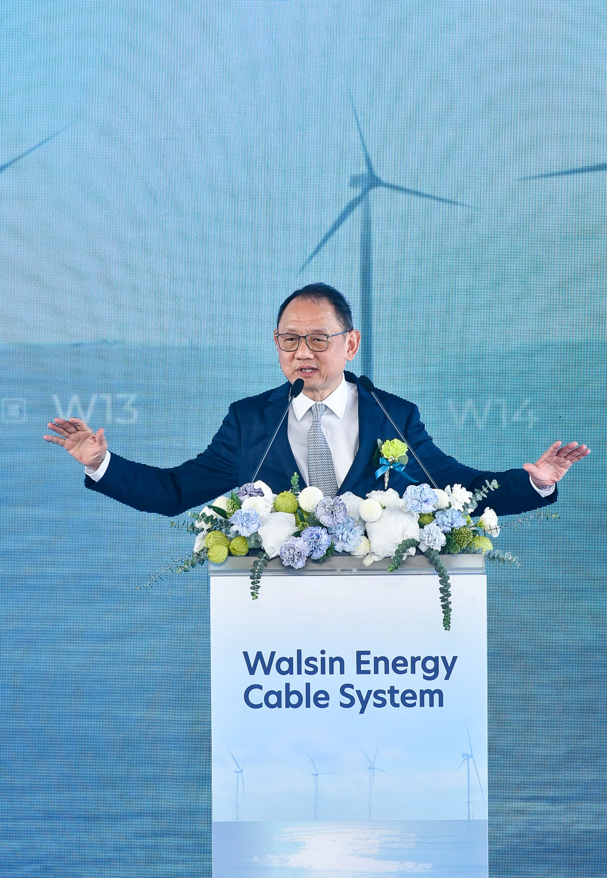 華纜系統董事長焦佑倫致詞時表示,華纜系統海纜廠的落成與全球領先的NKT合作,引進頂尖海纜技術,把全世界最好的海纜產品帶入台灣,也希望從台灣出發把它帶向國際。圖/華纜系統提供