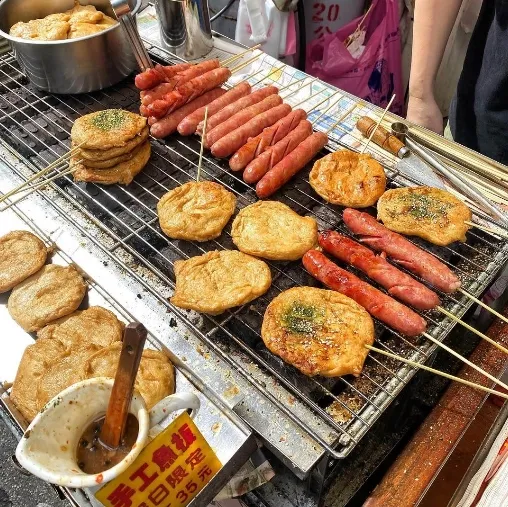 烏來老街美食推薦|水芙蓉現烤小米麻糬(圖/取自IG@zz.eatt)