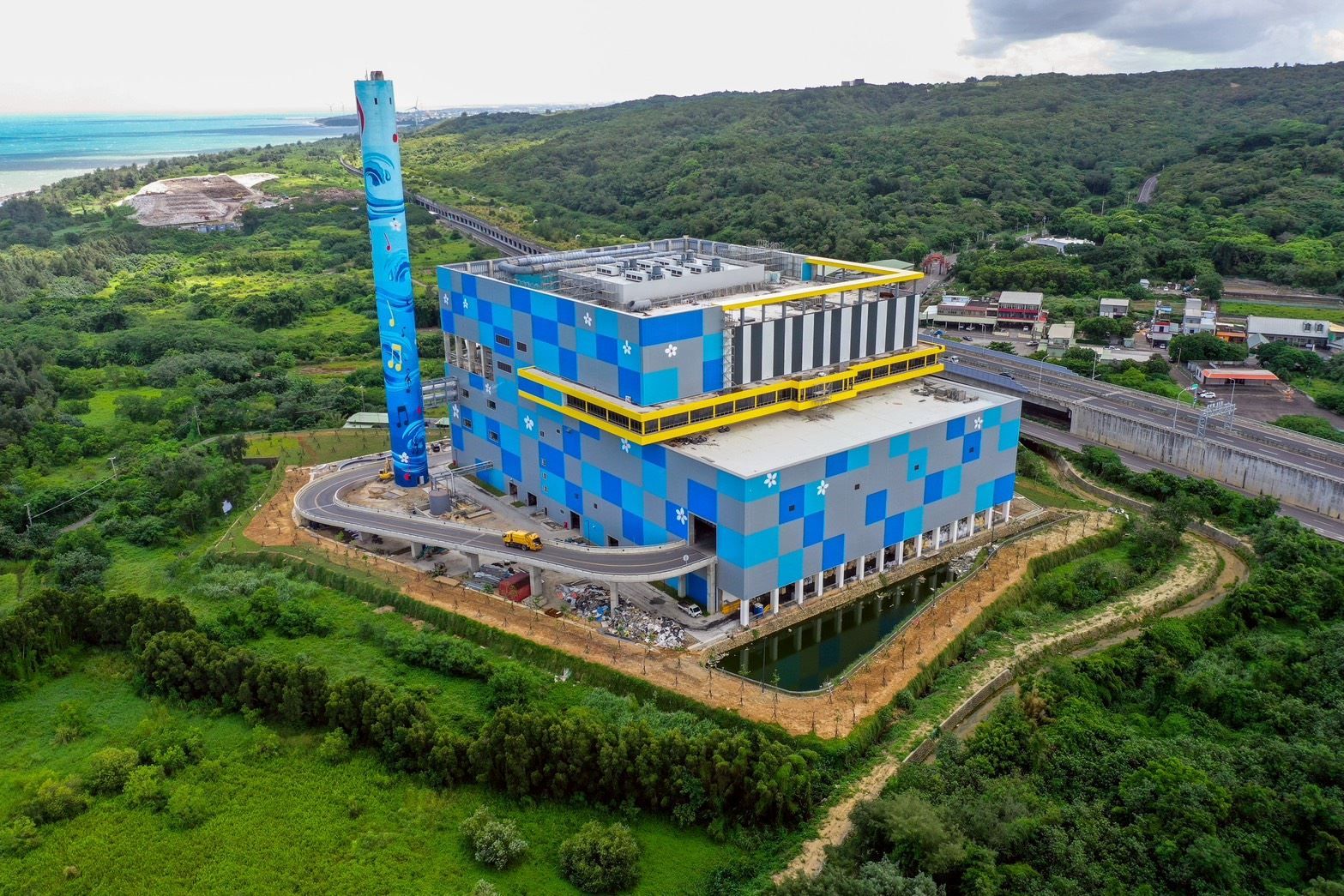 高效能垃圾處理設施啟用,將有效解決竹縣垃圾問題。(圖/新竹縣政府提供)