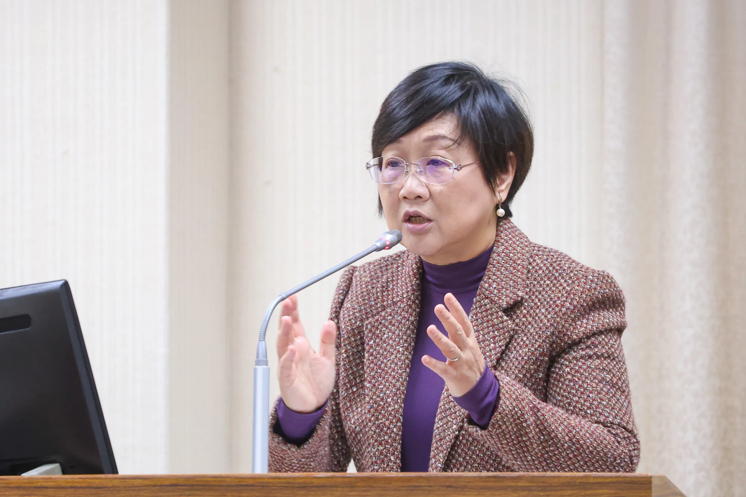20251231-僑委會委員長徐佳青31日於外交國防委員會備詢。(顏麟宇攝)