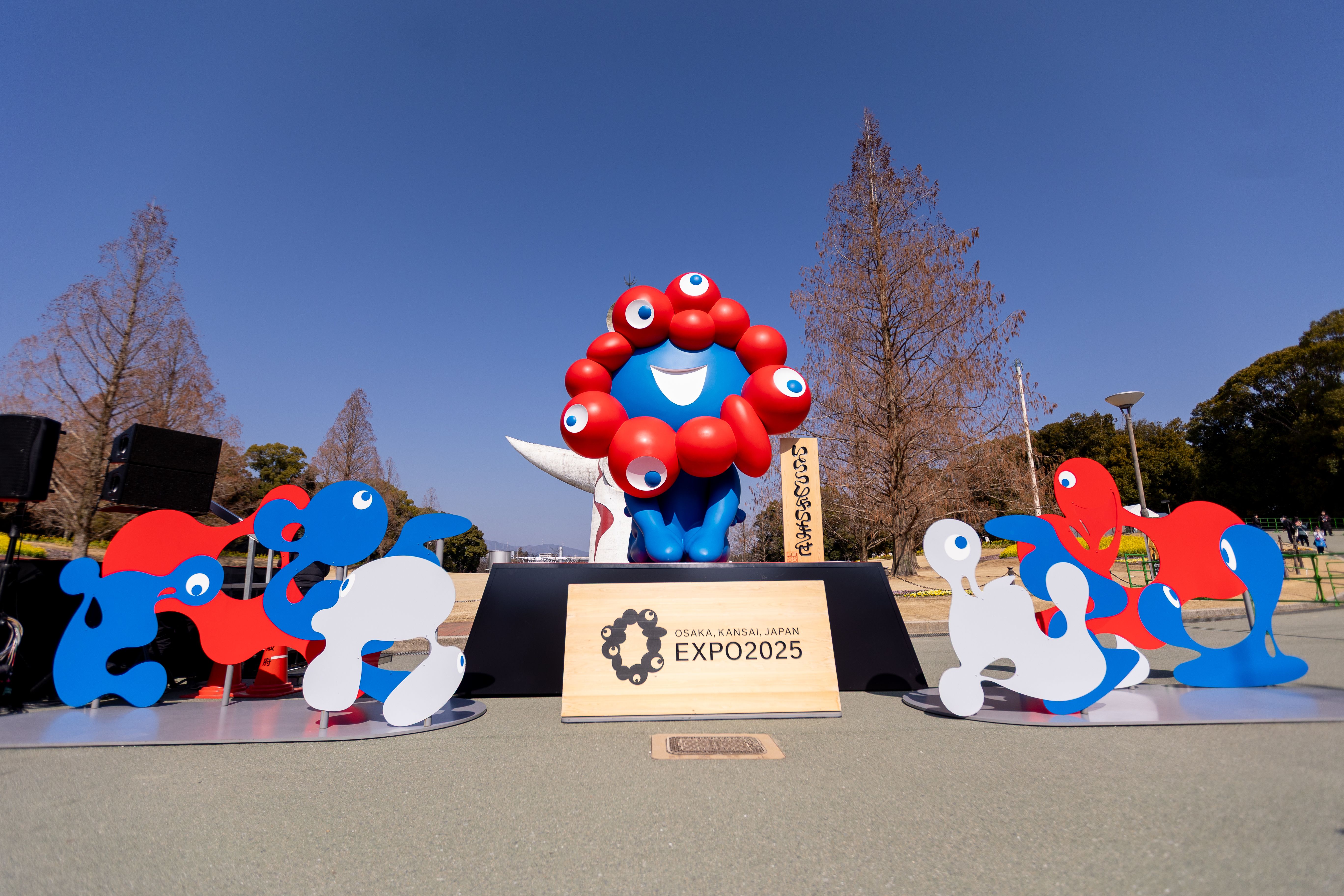 ミャクミャク像の除幕式(写真/丁勤紜撮影)