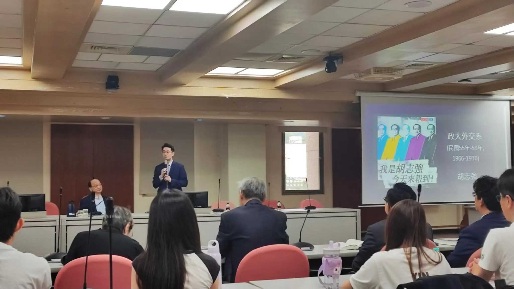 曾擔任過外交部長的前台中市長胡志強,5月7日到政大外交系演講。(杜宗熹攝)