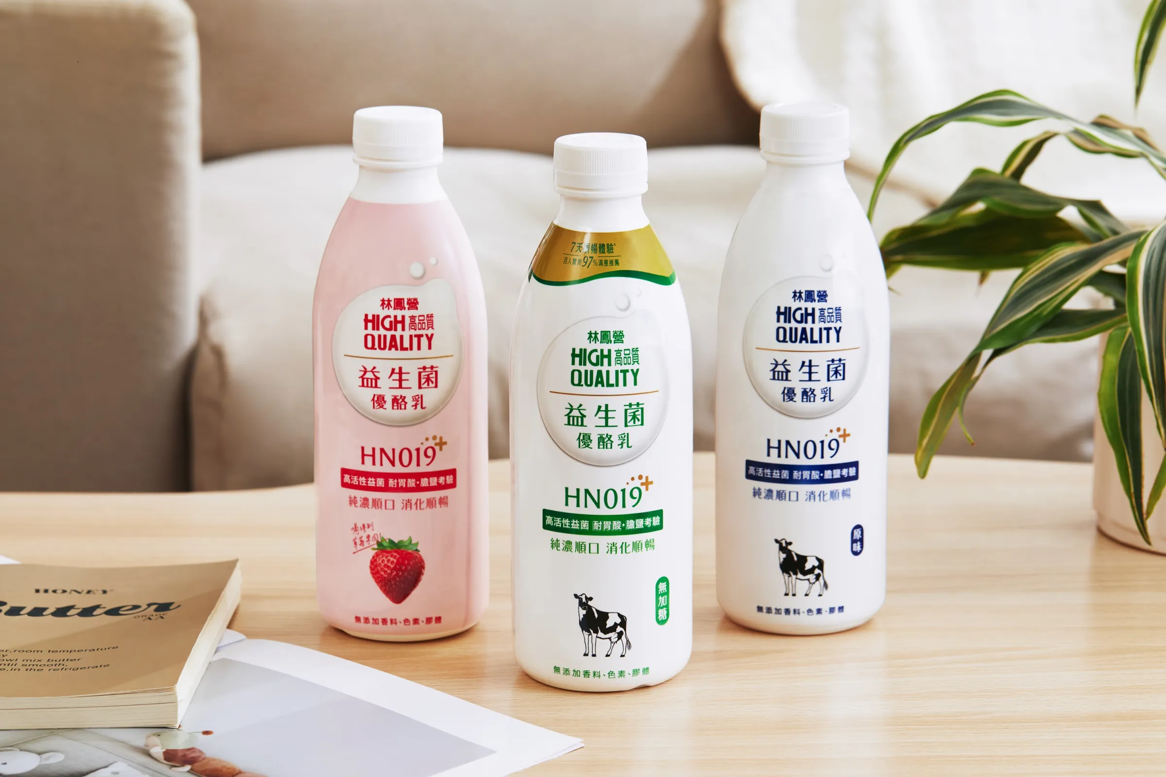 每一瓶林鳳營益生菌優酪乳(880ml)含450億以上的HN019高活性益生菌,同時堅持恆溫慢發酵製程,以簡單配方理念,無添加香料、色素及膠體,口感濃純順口。