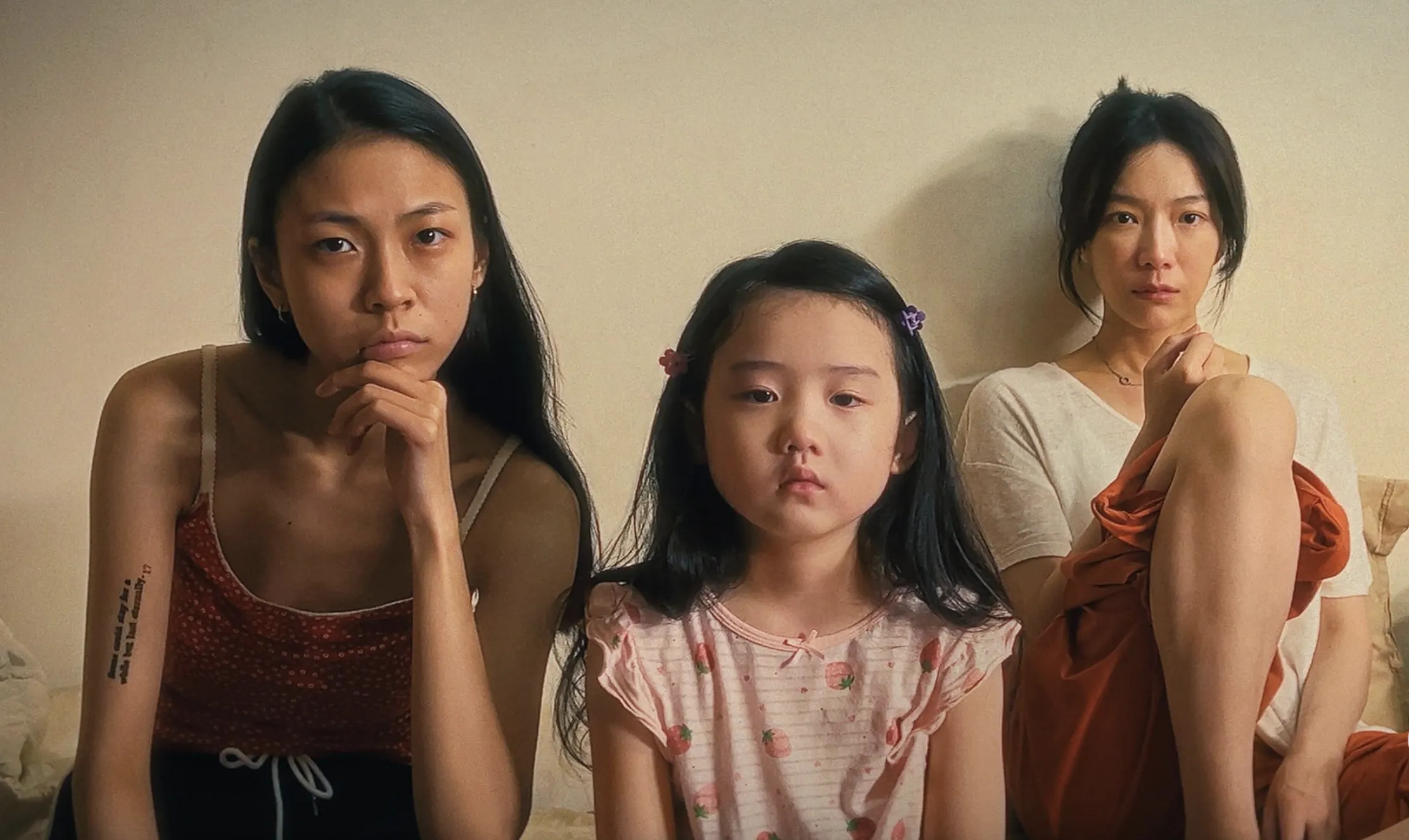 左撇子女孩。(圖/取自IMDb)