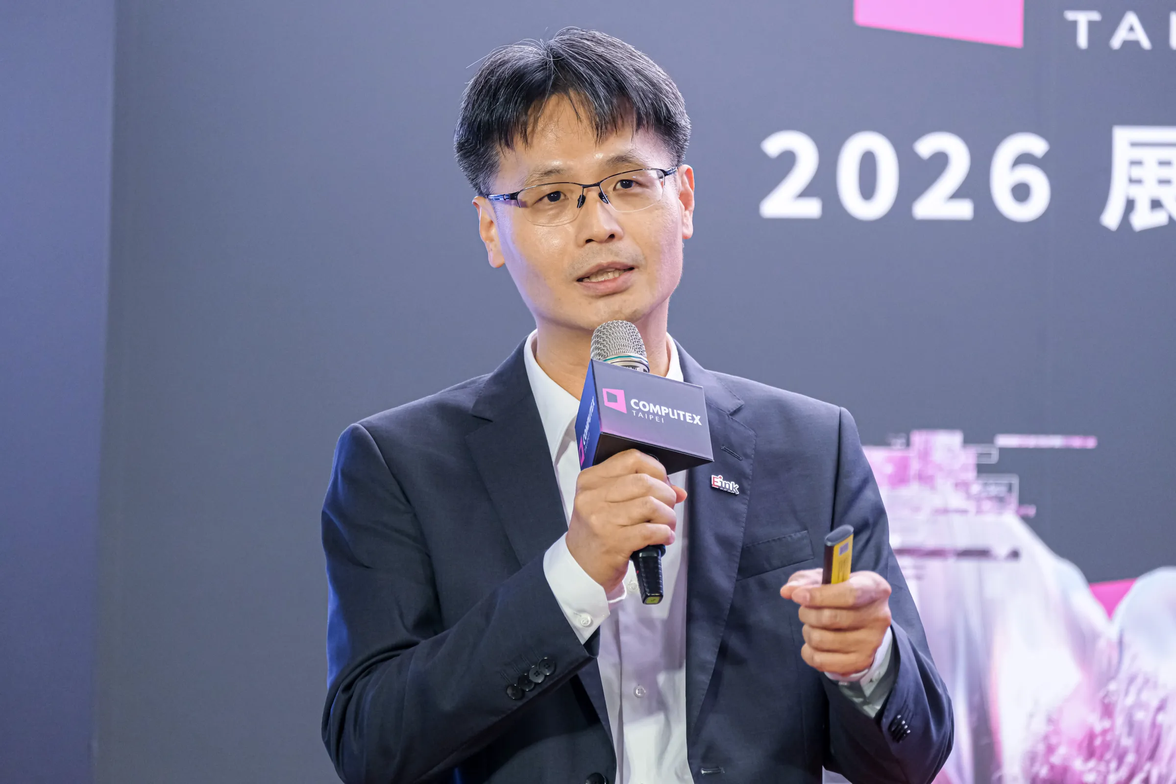 20260526-2026年台北國際電腦展(COMPUTEX 2026)26日於世貿中心舉辦PREM·I/O HUB記者會,圖為元太科技業務中心副總經理洪集茂。(劉偉宏攝)