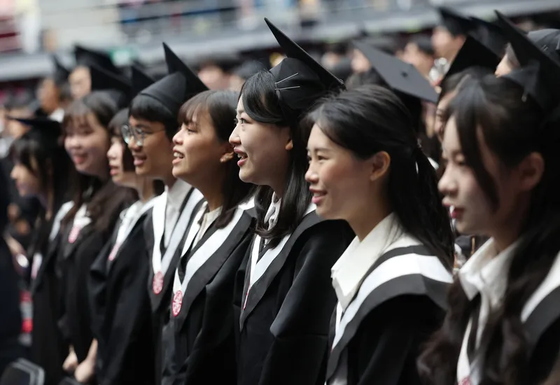 台師大畢典(2) 台灣師範大學30日在和平校區舉辦畢業典禮,台師大今年畢業生共有4573人,包括學士班2527人、碩士班1858人、博士班188人。中央社記者張新偉攝 115年5月30日