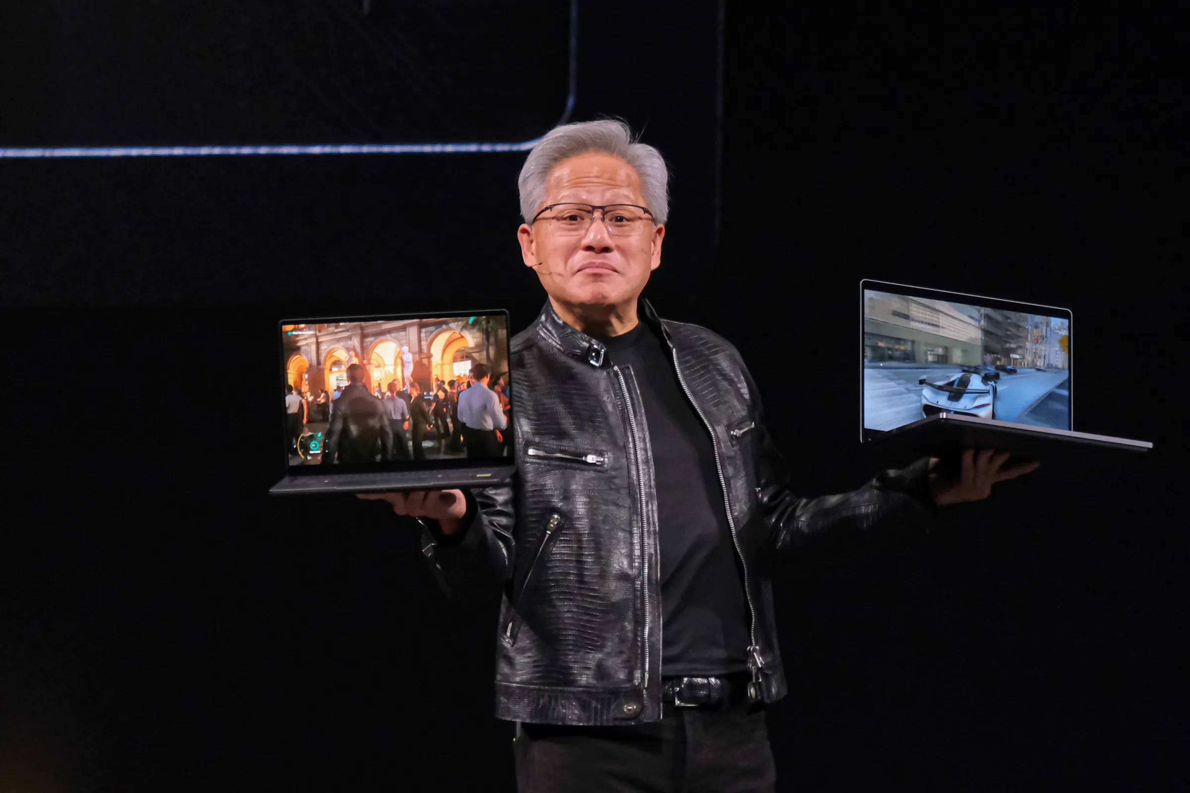 20260601-NVIDIA創辦人曁執行長黃仁勳1日於台北流行音樂中心發表「NVIDIA GTC Taipei 2026黃仁勳主題演講」,圖為Microsoft’s Nvidia RTX Spark-powered Surface Laptop Ultra。(劉偉宏攝)