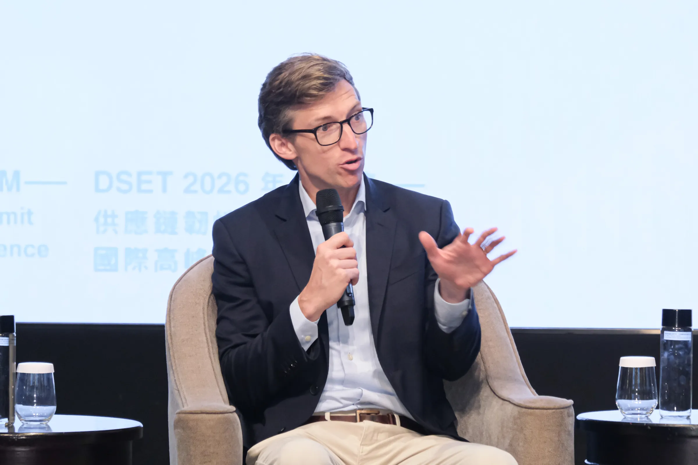 2026年6月6日、行政院国家科学技術委員会のシンクタンクDSETが主催する2026年度フォーラム「サプライチェーン強靭化戦略国際サミット」がシャングリ・ラ ファーイースタン 台北で開催された。写真は『半導体戦争』著者のクリス・ミラー氏。(撮影:劉偉宏)