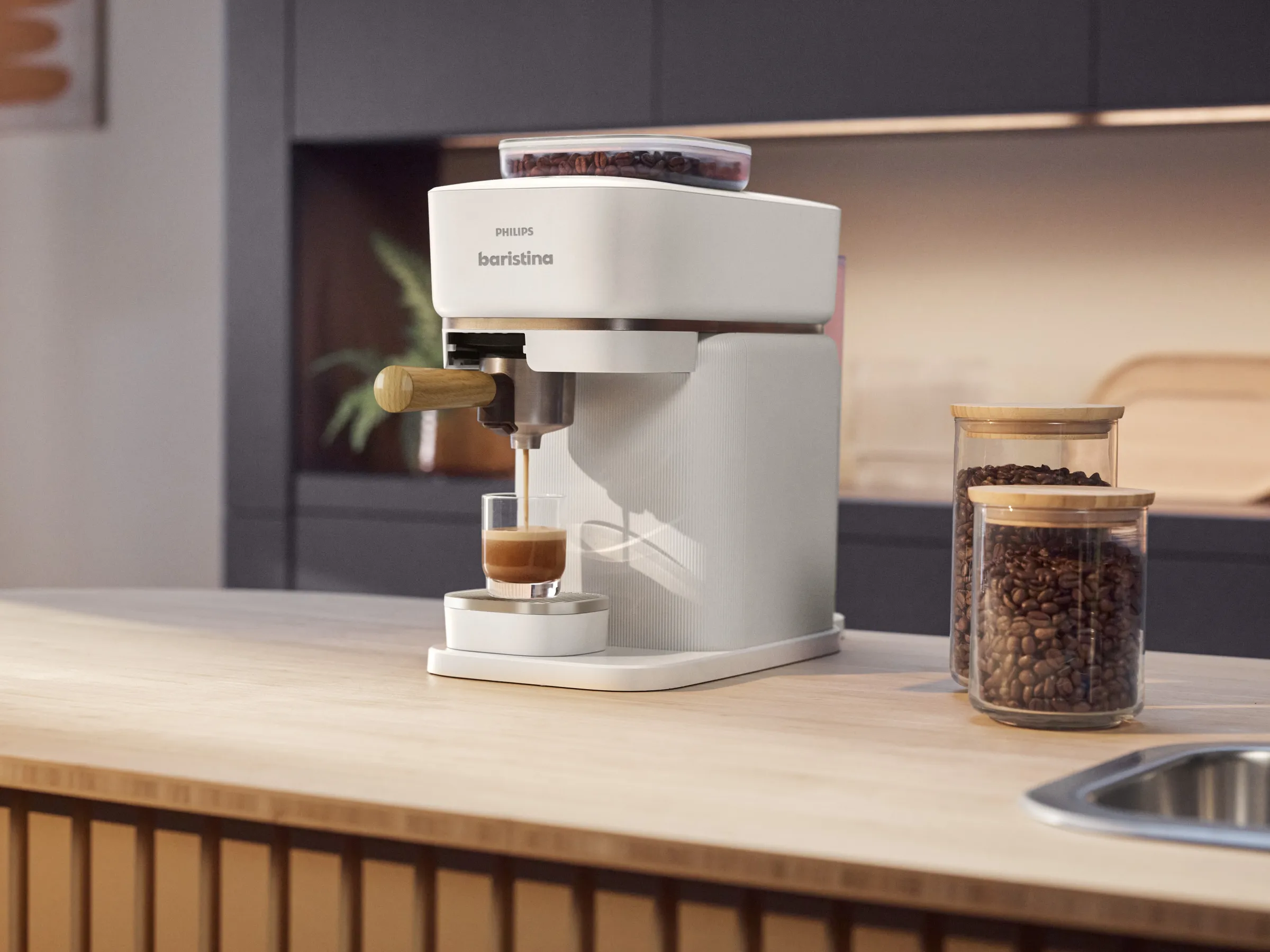 飛利浦推出全新「飛利浦Baristina 一滑極萃義式咖啡機」,重新定義居家咖啡體驗的風味表現與小宅美學。
