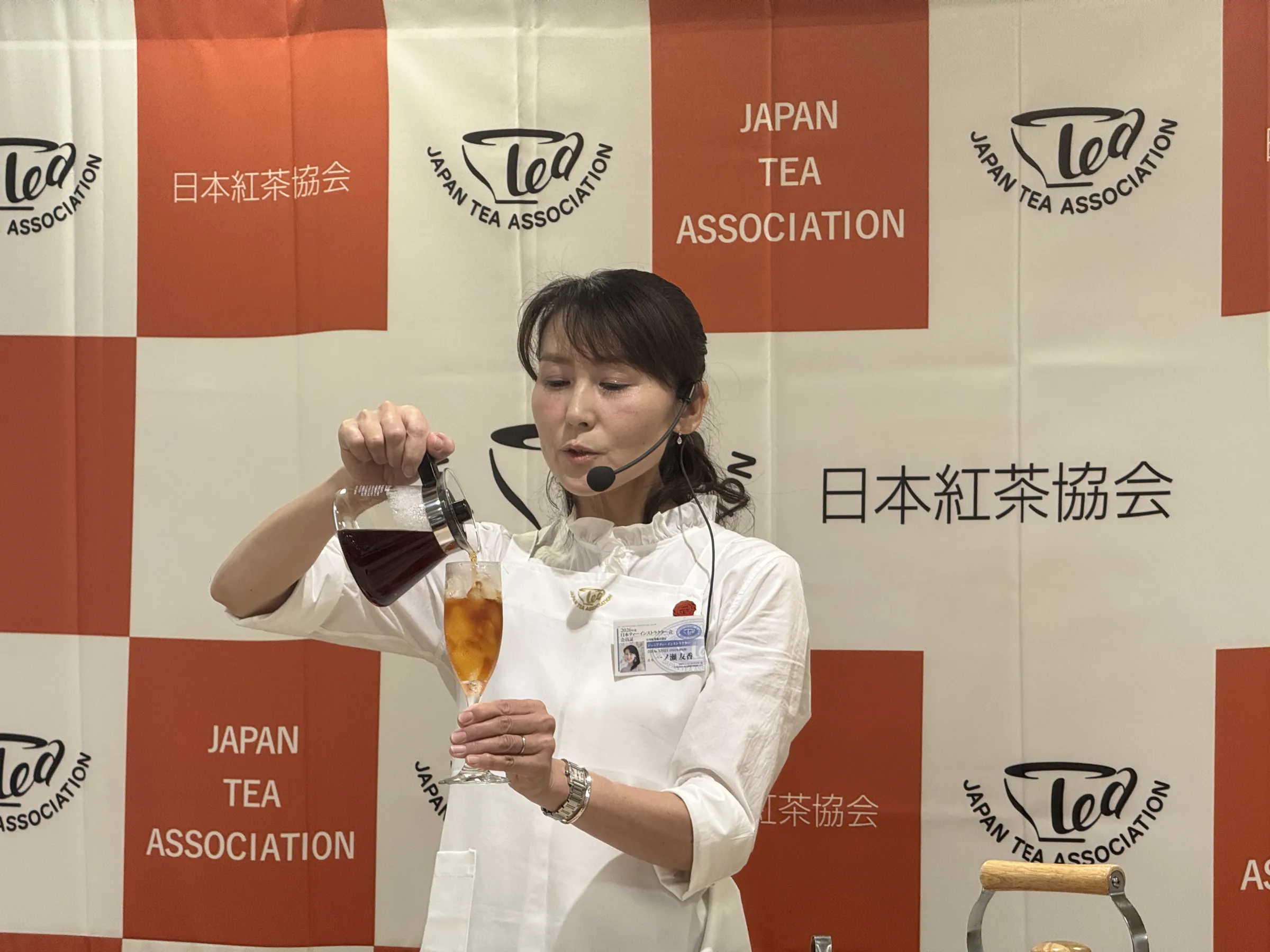 日本紅茶協会が6月10日のアイスティーの日に合わせ、第3次紅茶ブームを背景とした食中茶などの新スタイルや夏のイベントを発表した。黃信維