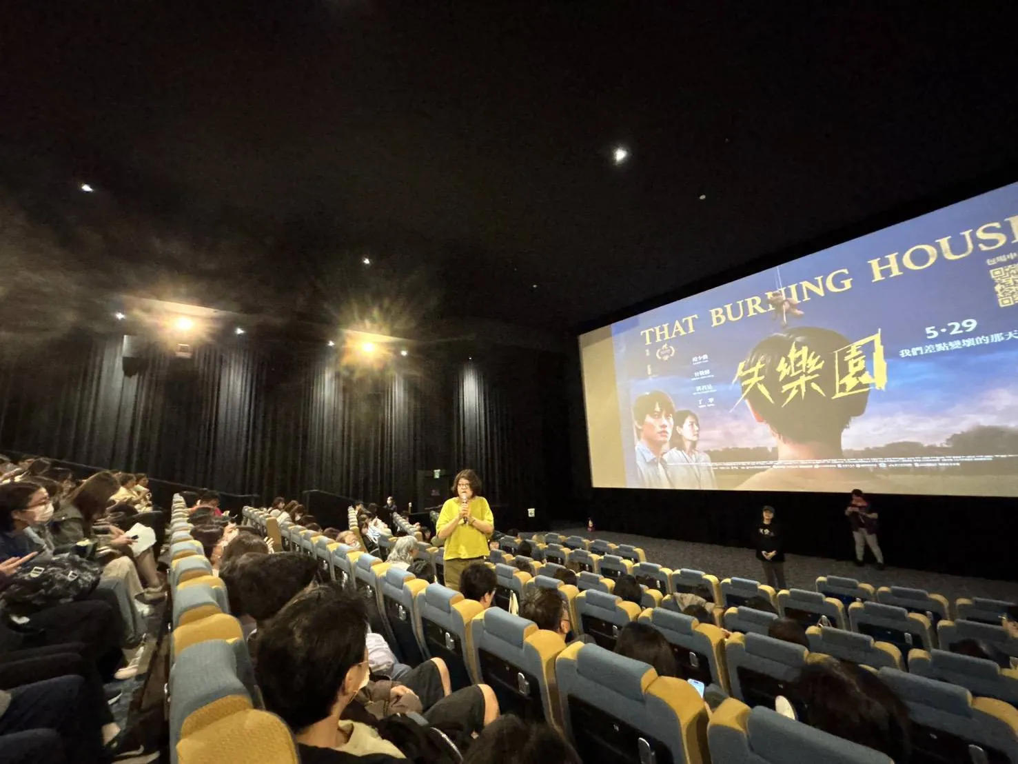 高市社會局何秋菊專委感謝社工長期陪伴兒少及家庭面對生活挑戰,是社會安全網中不可或缺的重要力量。(圖/高市社會局提供)