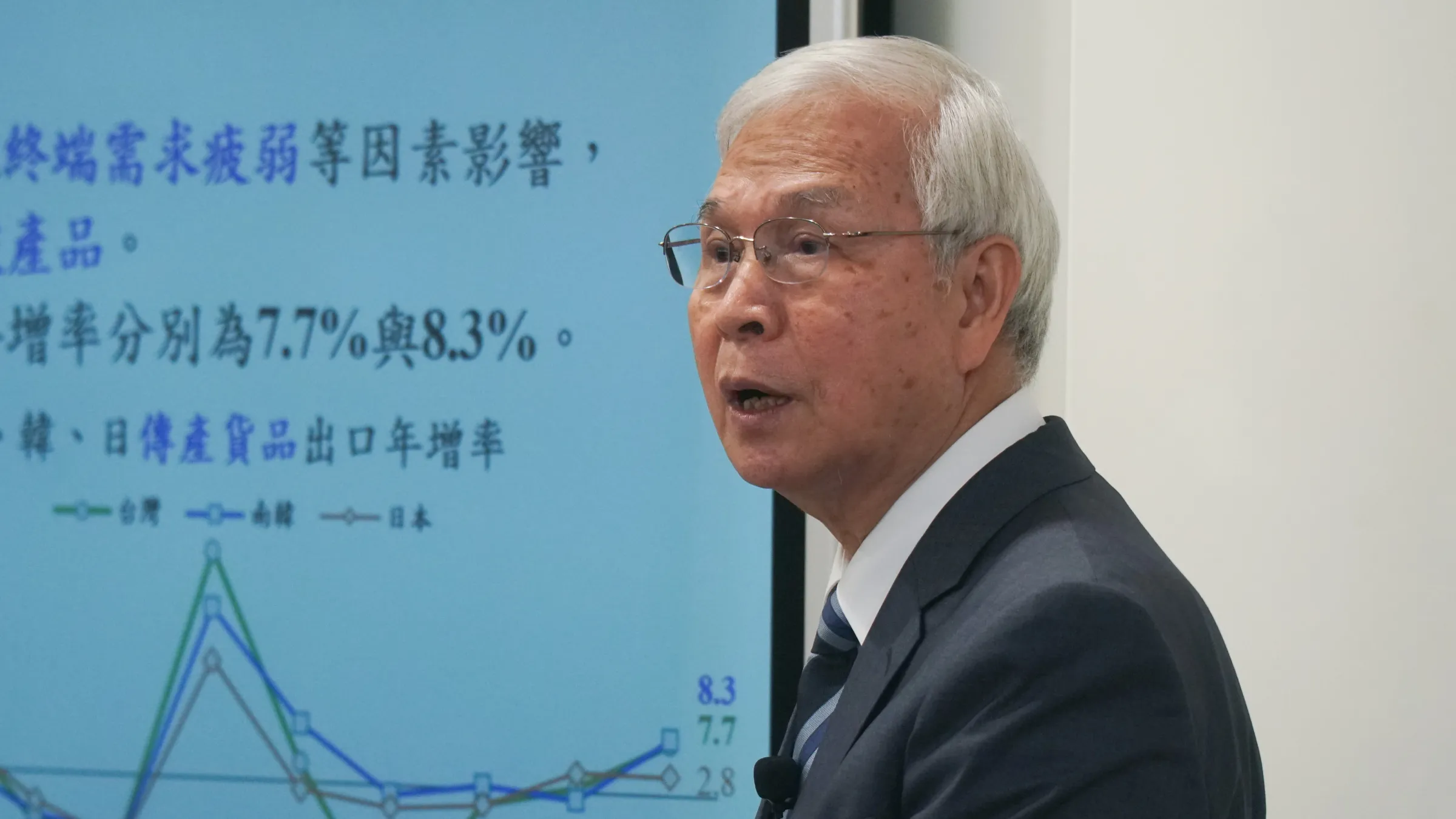 20260618-央行總裁楊金龍出席央行理監事聯席會議後記者會。(蔡親傑攝)
