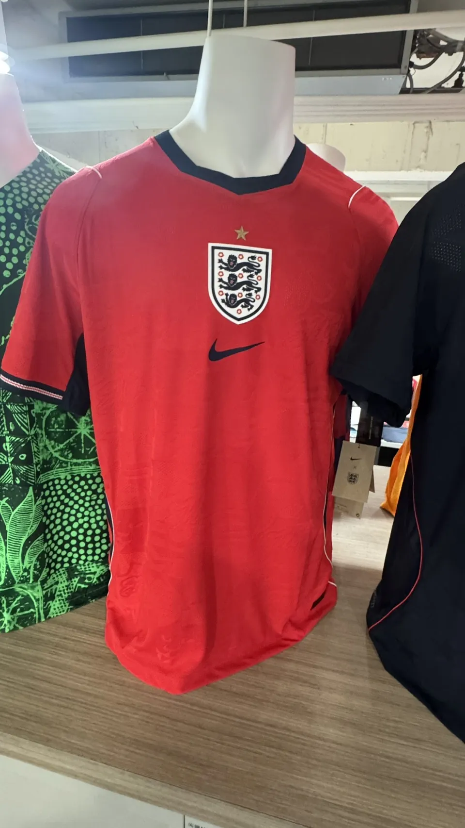 台灣紡織供應鏈長期為Nike、adidas(FWB:ADS)等國際運動品牌提供核心機能與環保紗線,包括遠東新(1402)、新纖、南亞(1303)、力麗(1444)等大廠,均以不同方式參與全球運動服飾材料供應鏈。(新纖提供)