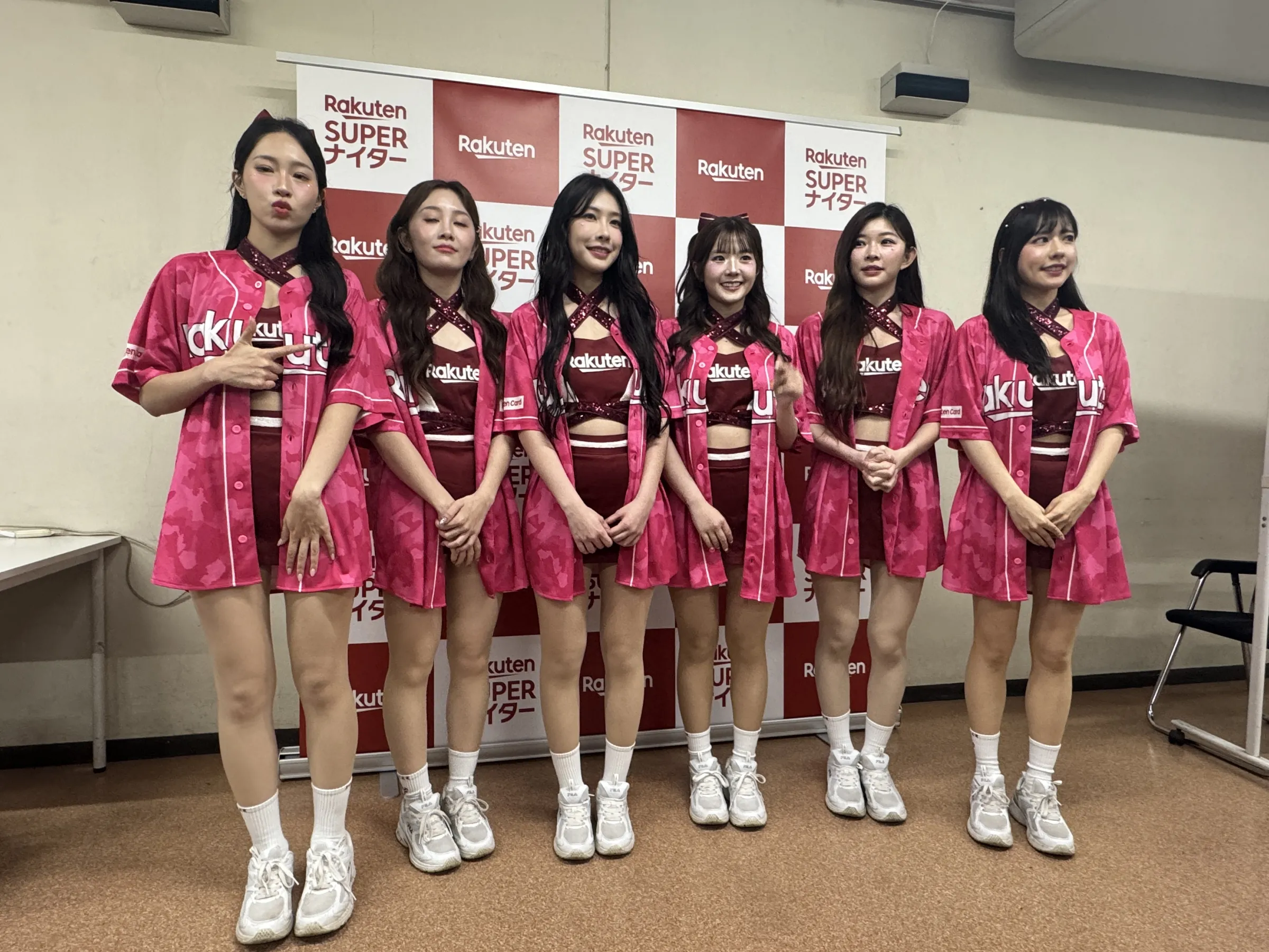 楽天スーパーナイター2026が東京ドームで開催され、Rakuten Girlsの華やかなパフォーマンスや女性陣の活躍が球場を大いに盛り上げた。黃信維