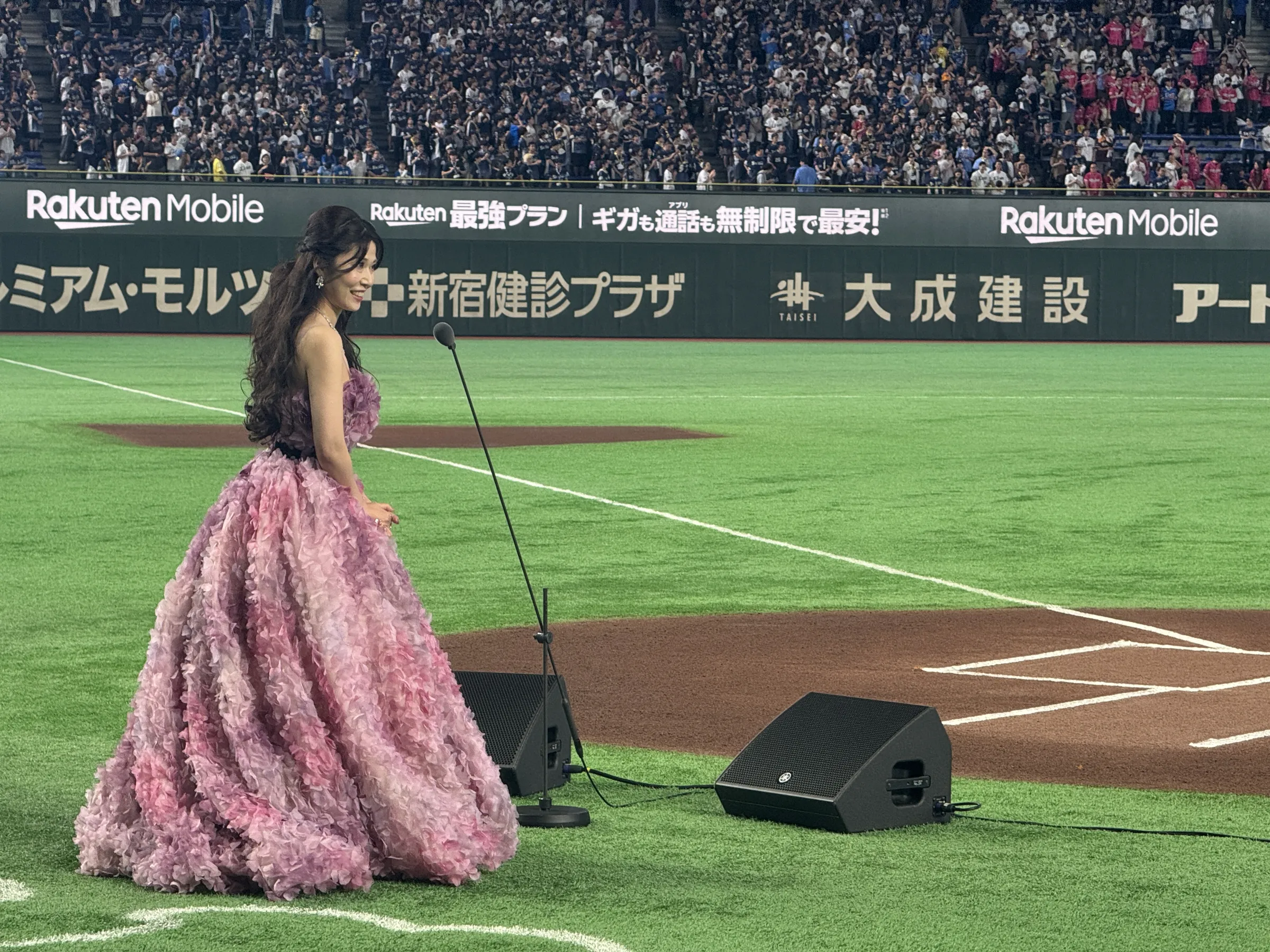 楽天スーパーナイター2026が東京ドームで開催され、Rakuten Girlsの華やかなパフォーマンスや女性陣の活躍が球場を大いに盛り上げた。黃信維