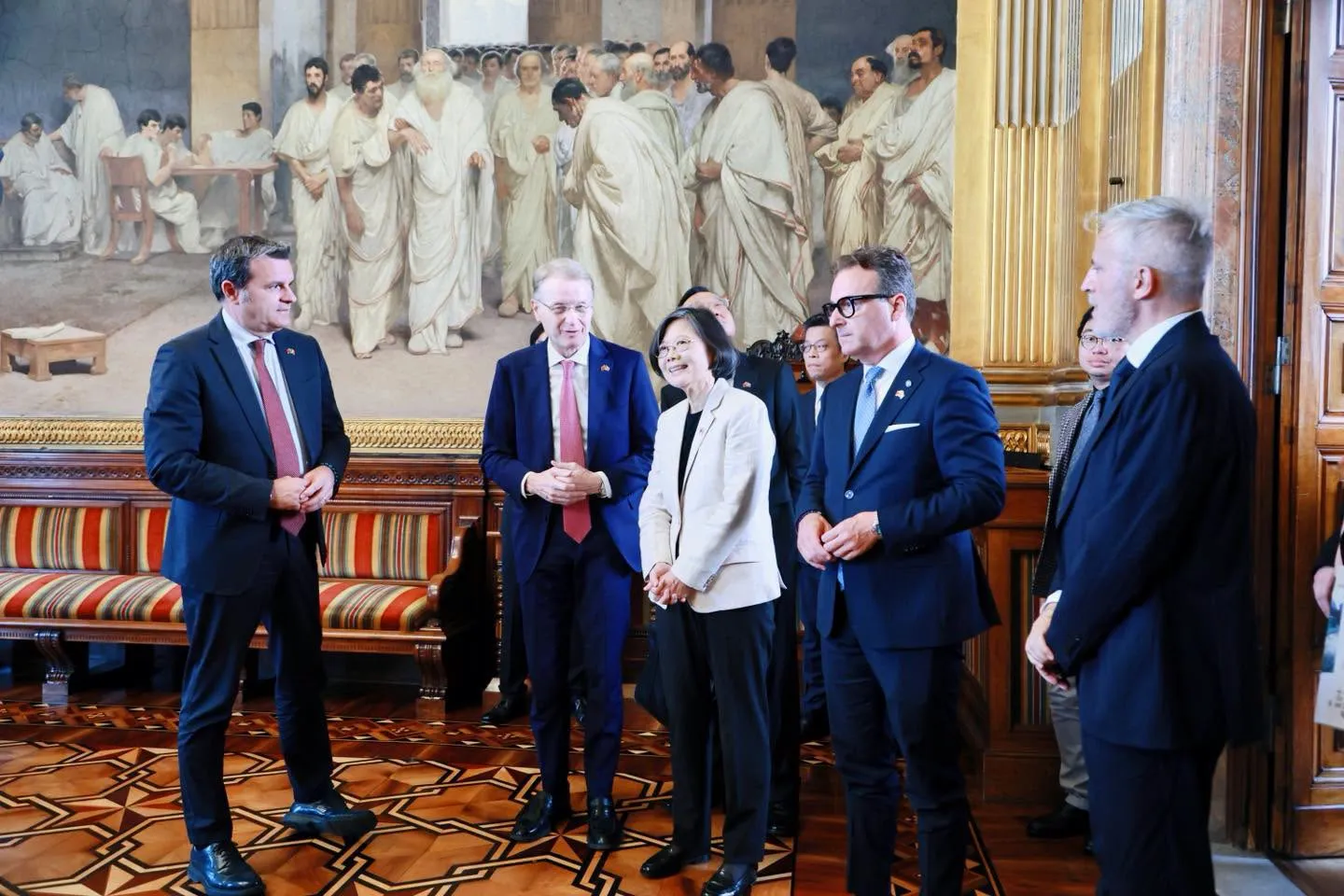 前總統蔡英文於2026年6月底赴義大利,受邀進入義國參議院,由參議院副議長錢益友(Gian Marco Centinaio)親自接待。(蔡英文臉書)