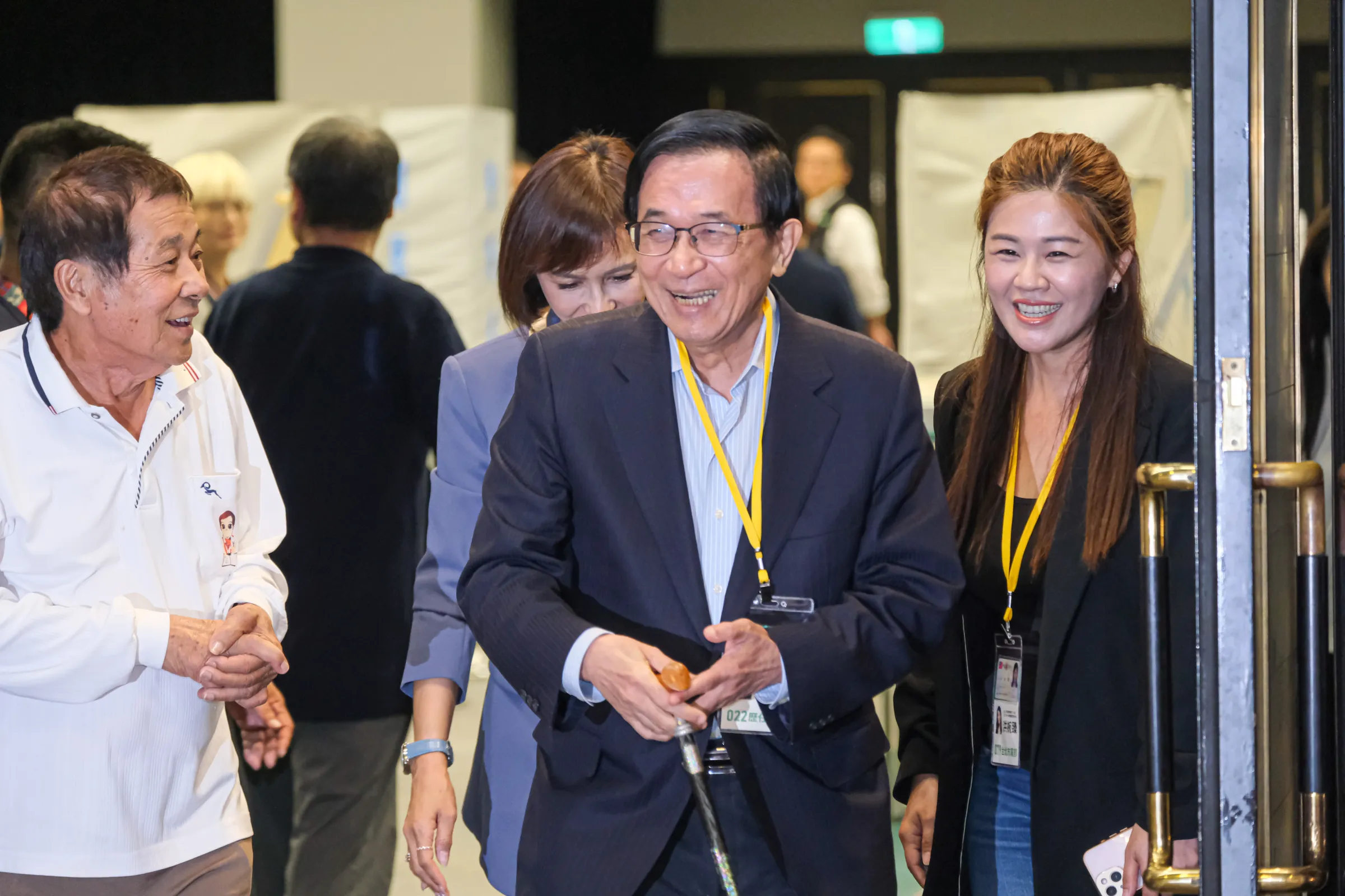 20260719-民進黨全國黨員代表大會19日於台北國際會議中心舉行,圖為前總統陳水扁(中)。(劉偉宏攝)