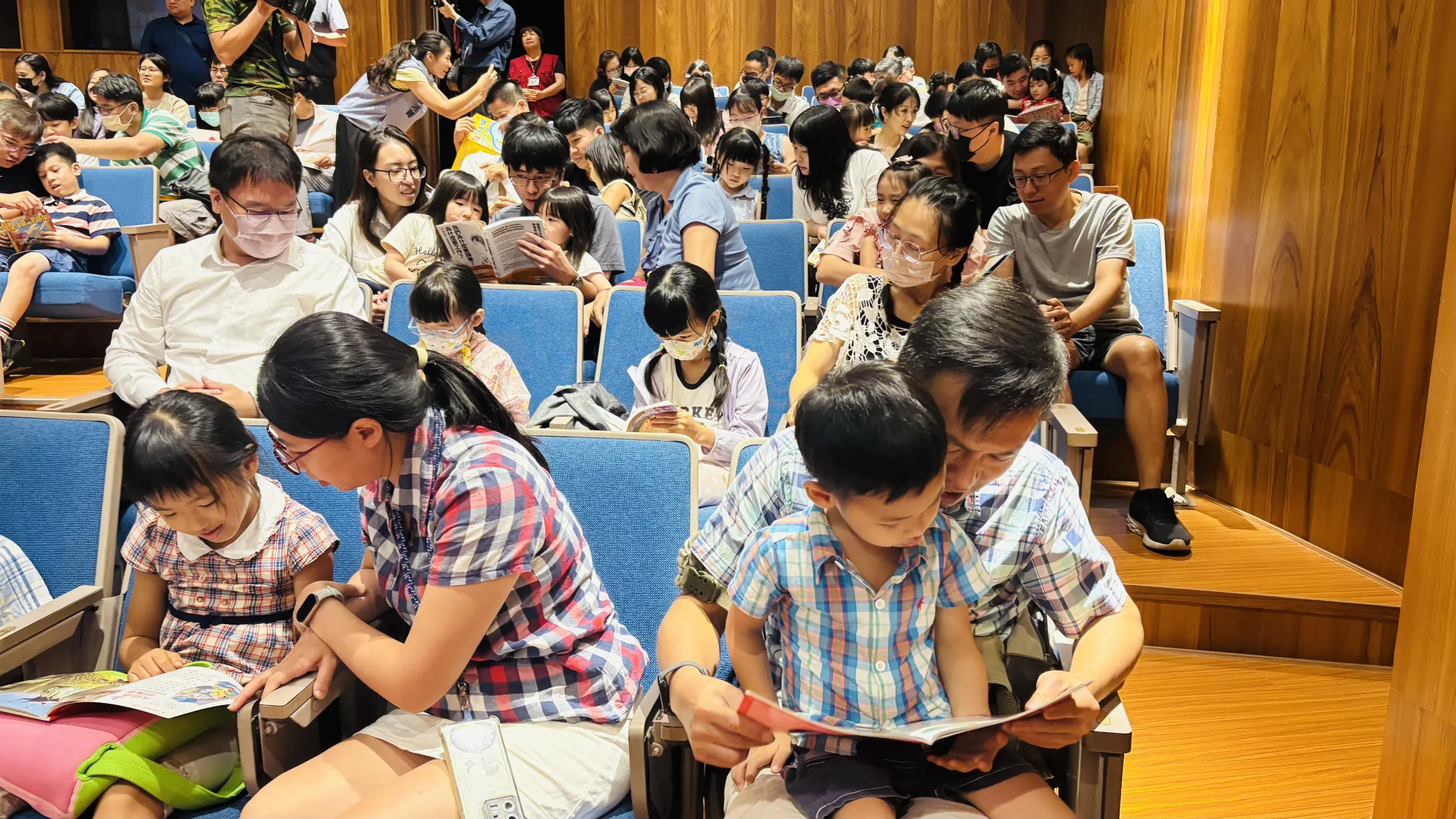 陳育慧發表「成語不只是四個字」新書,期許每一次親子共讀,能成為多年後仍會記得的溫暖回憶。(圖/鄧亦涵攝)