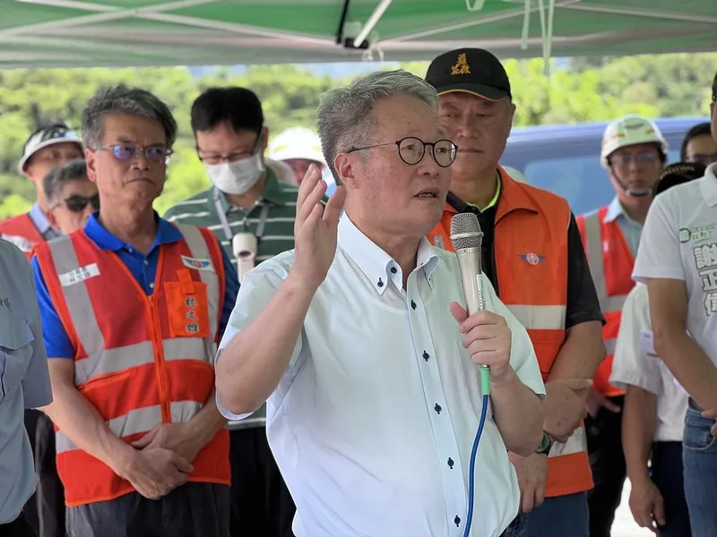 蘇花安東澳南澳段 陳金德:拚121年全線通車 「台9線蘇花公路安全提升計畫-東澳南澳段」基本設計經行政院公共工程委員會審議原則通過。工程會主委陳金德(前)21日現勘時,要求交通部朝民國121年全線通車目標邁進。(行政院公共工程委員會提供)中央社記者王朝鈺傳真115年7月21日