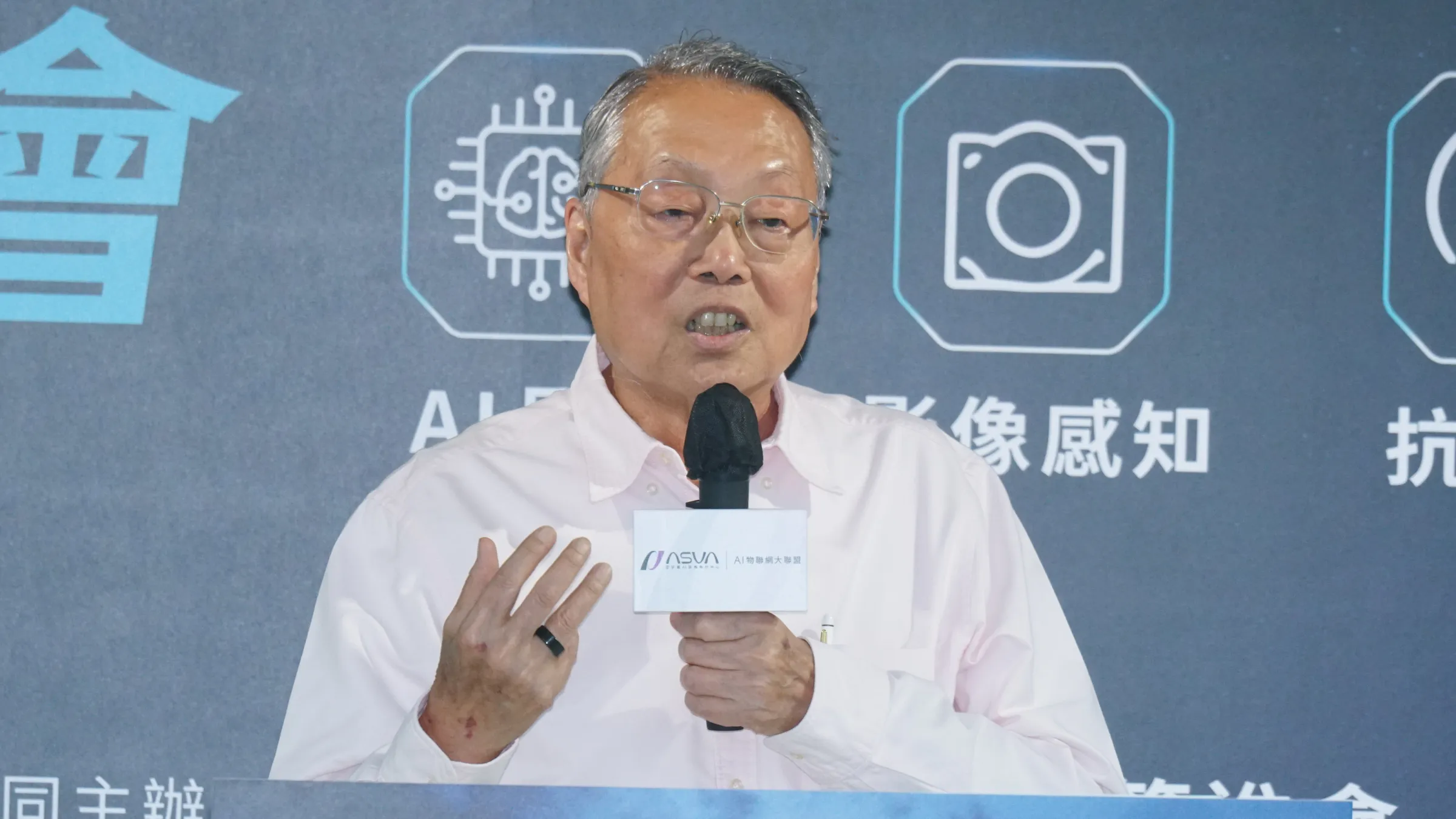 20260804-AI物聯網大聯盟榮譽會長施振榮出席台北市電腦公會「AI無人載具,通訊韌性,資安跨域應用研討會」。(蔡親傑攝)