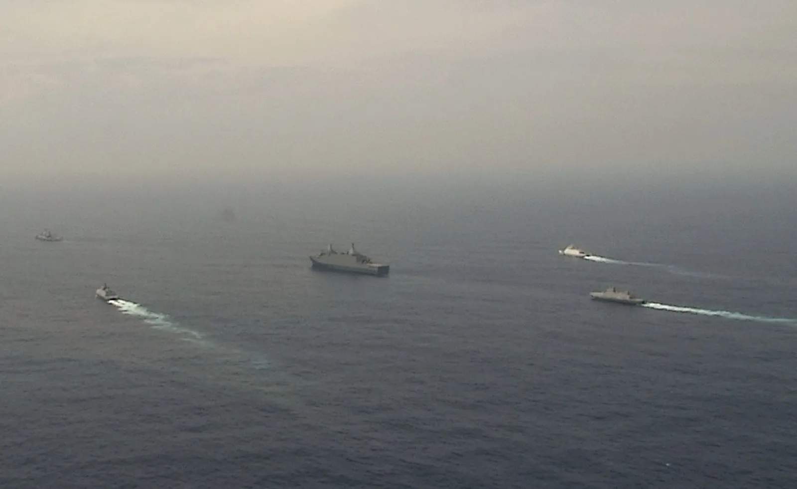 內層接護,623艦、625艦、CG-606及CG-1002艦內層接護1401艦。(海軍司令部提供)