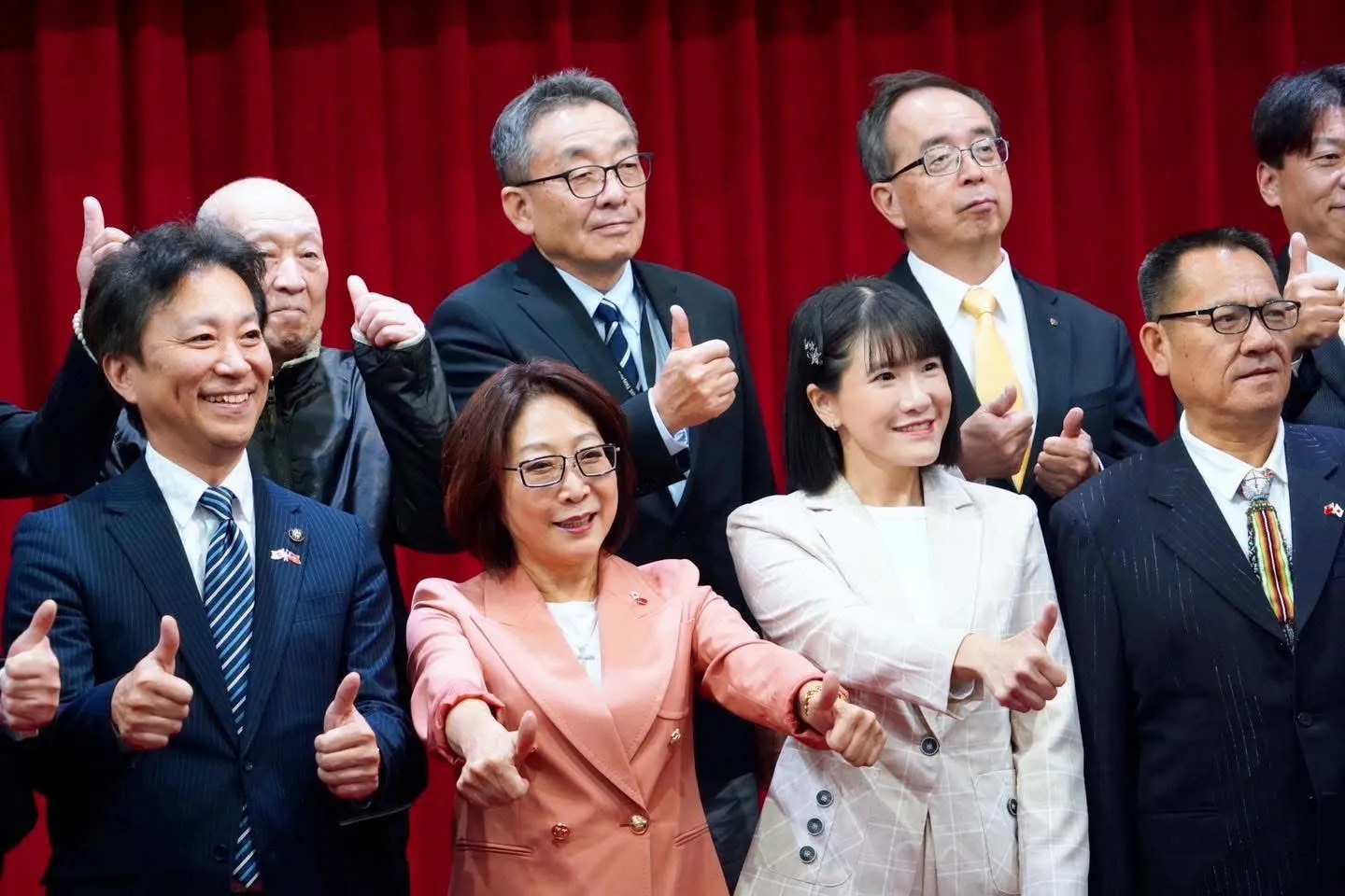 鄭孟洳(右二)積極參與城市與政黨外交,把累積的國際交流經驗帶回高雄,從姊妹市、姊妹校到民間交流,讓國際合作不只是一次性的參訪,而能逐步轉化為城市發展的長期資源。(圖/徐炳文攝)