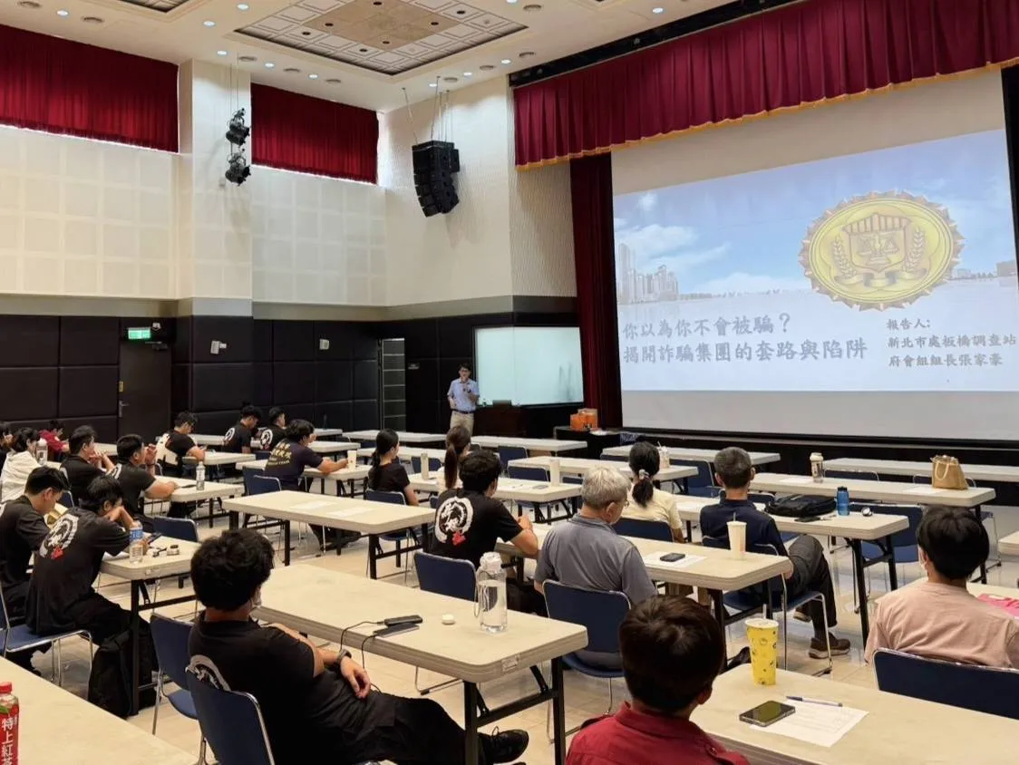 法務部調查局新北市調查處張家豪組長授課,分享實務經驗,提升同仁廉政法治知能。(新北市政府消防局提供)