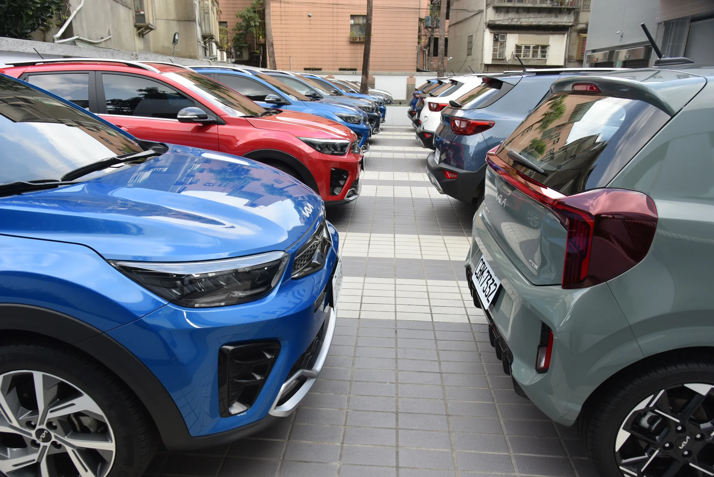活動當日下訂並於指定期間完成交車,除可享有專屬購車優惠外,更可獲得逾70萬元禮遇,以及與新車相同的原廠保固保障。